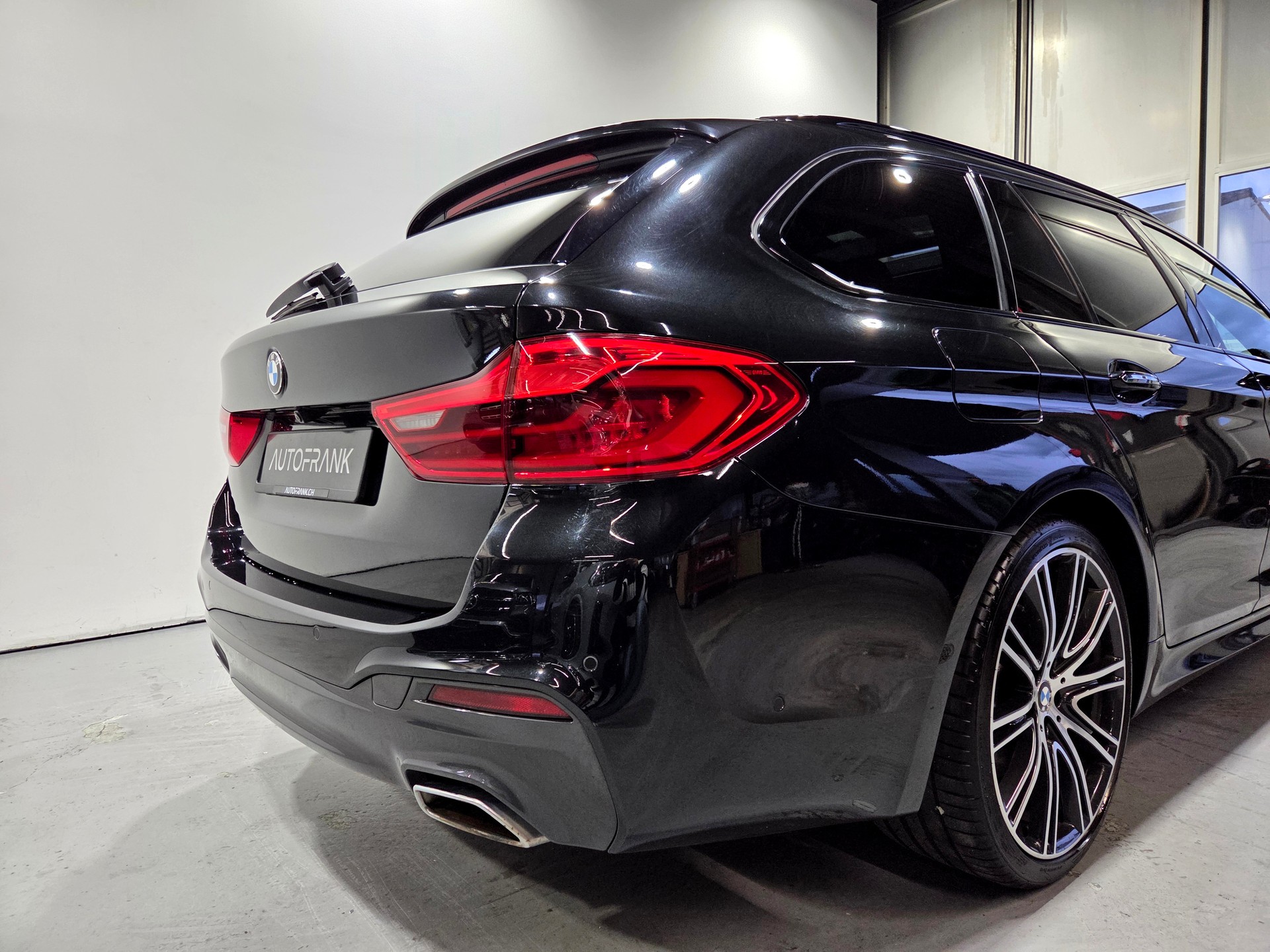 BMW 540d xDrive M-Sport Touring-image-10