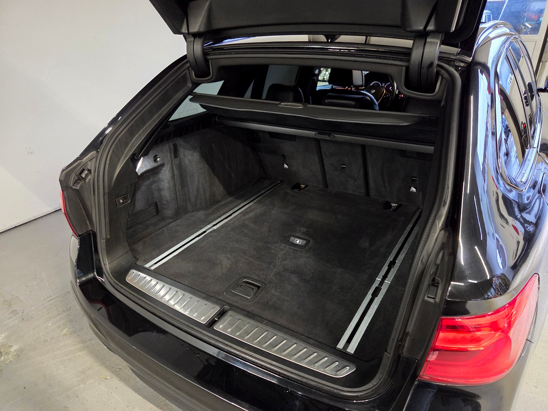 BMW 540d xDrive M-Sport Touring-image-24