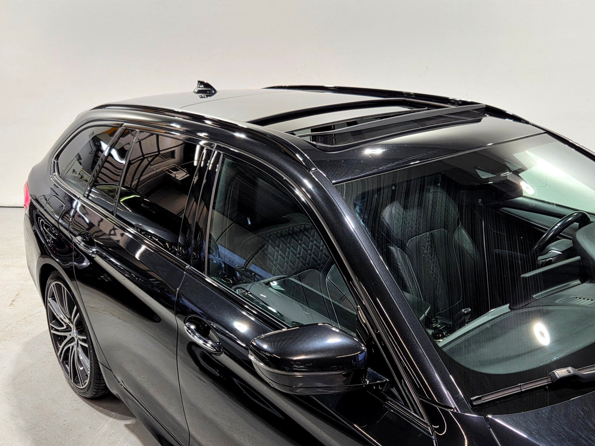 BMW 540d xDrive M-Sport Touring-image-9
