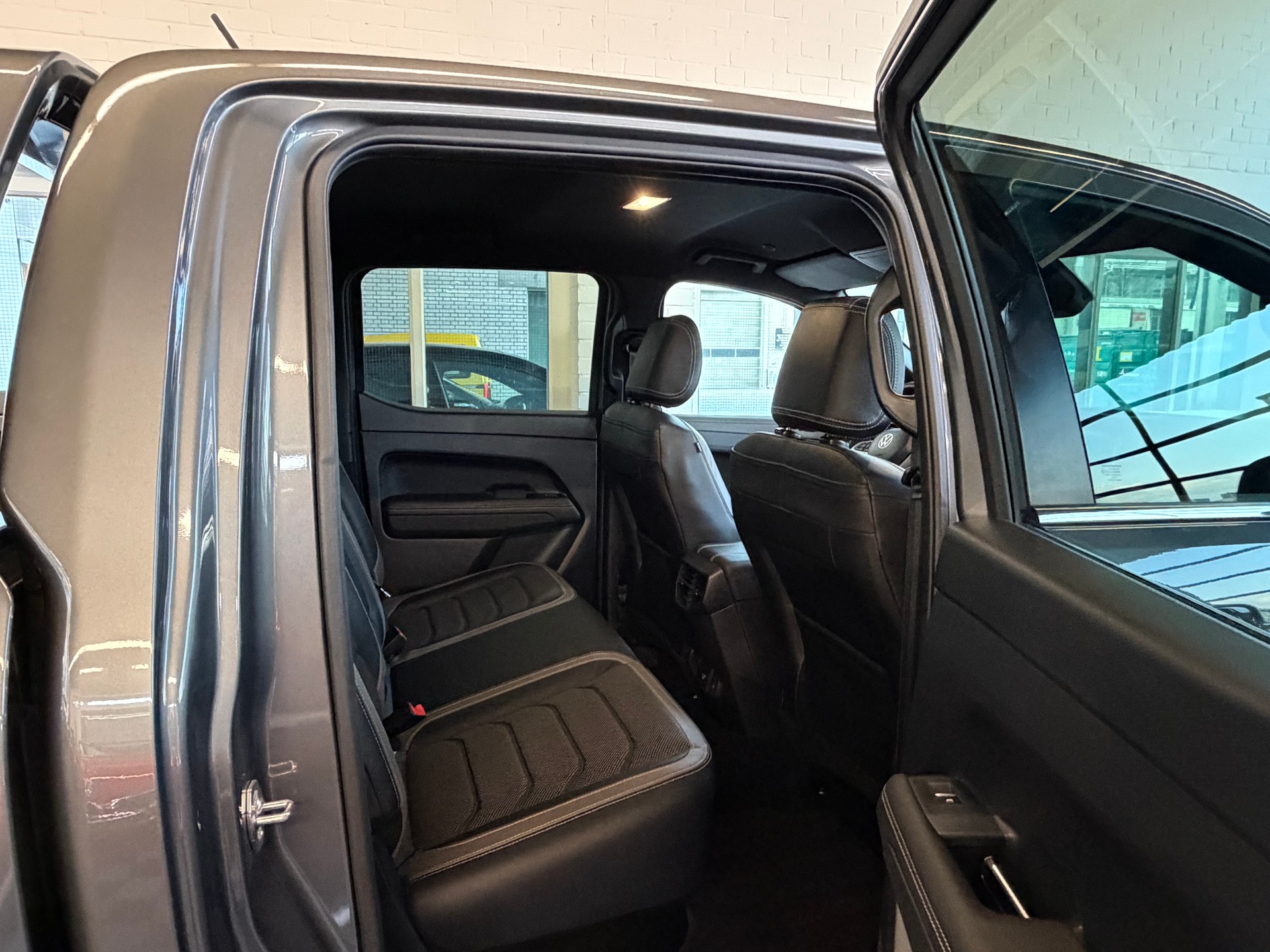 VW Amarok 3.0TDI Aventura 240 PS 4X4 4MOTION Winter 2-image-9