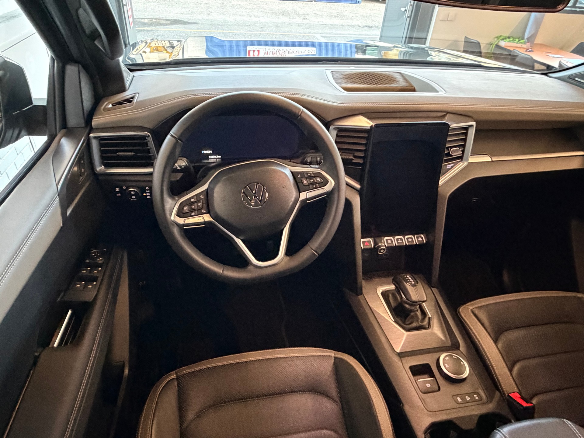 VW Amarok 3.0TDI Aventura 240 PS 4X4 4MOTION Winter 2-image-12