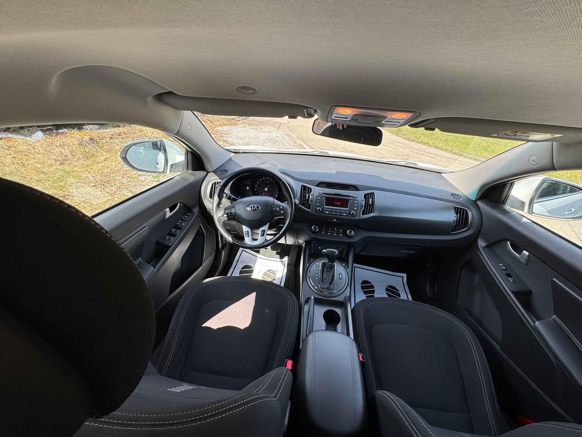 KIA Sportage 2.0 CRDi Style 4WD Automatic-image-12