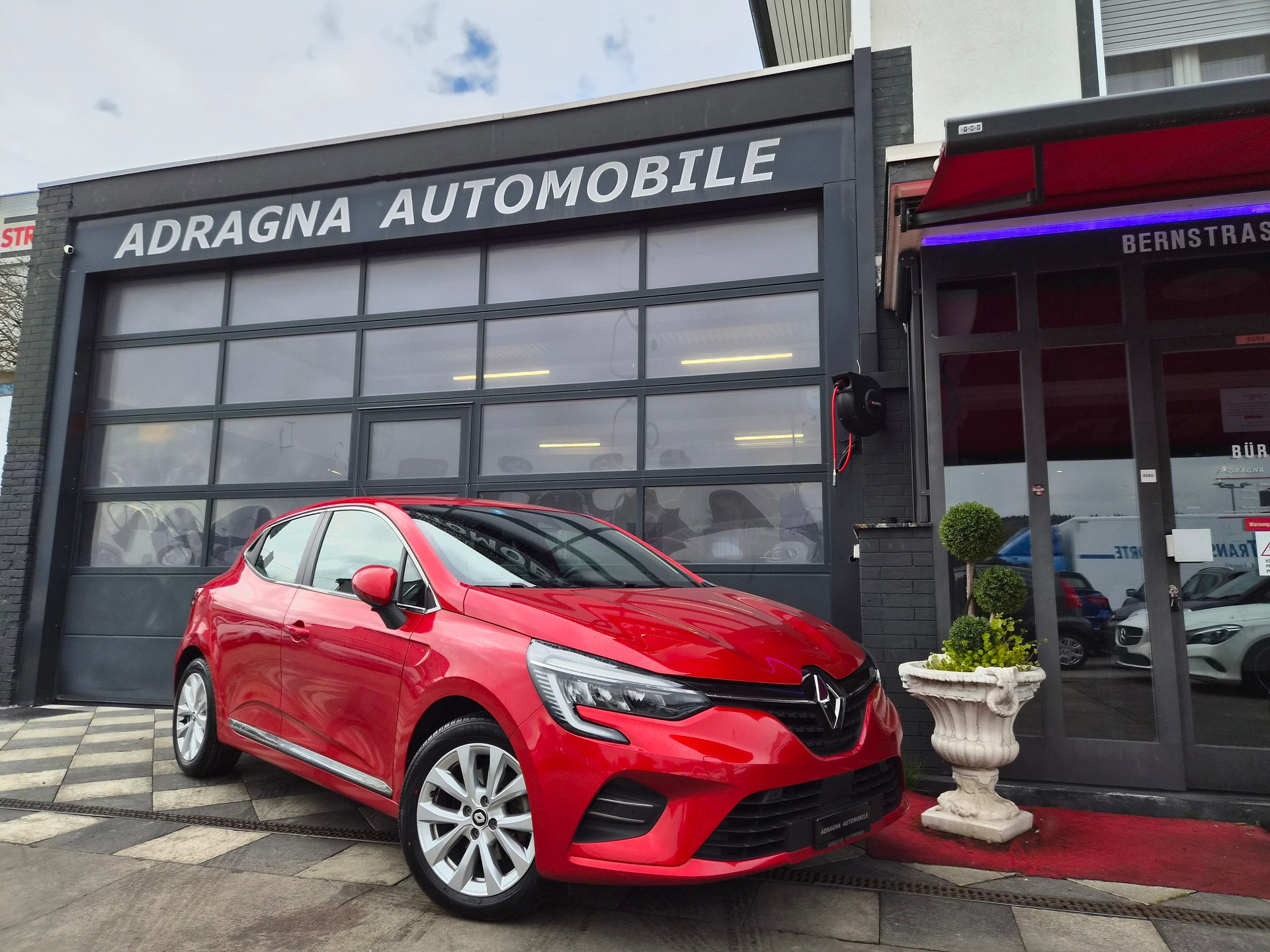 RENAULT Clio 1.6 E-Tech Intens-image-1