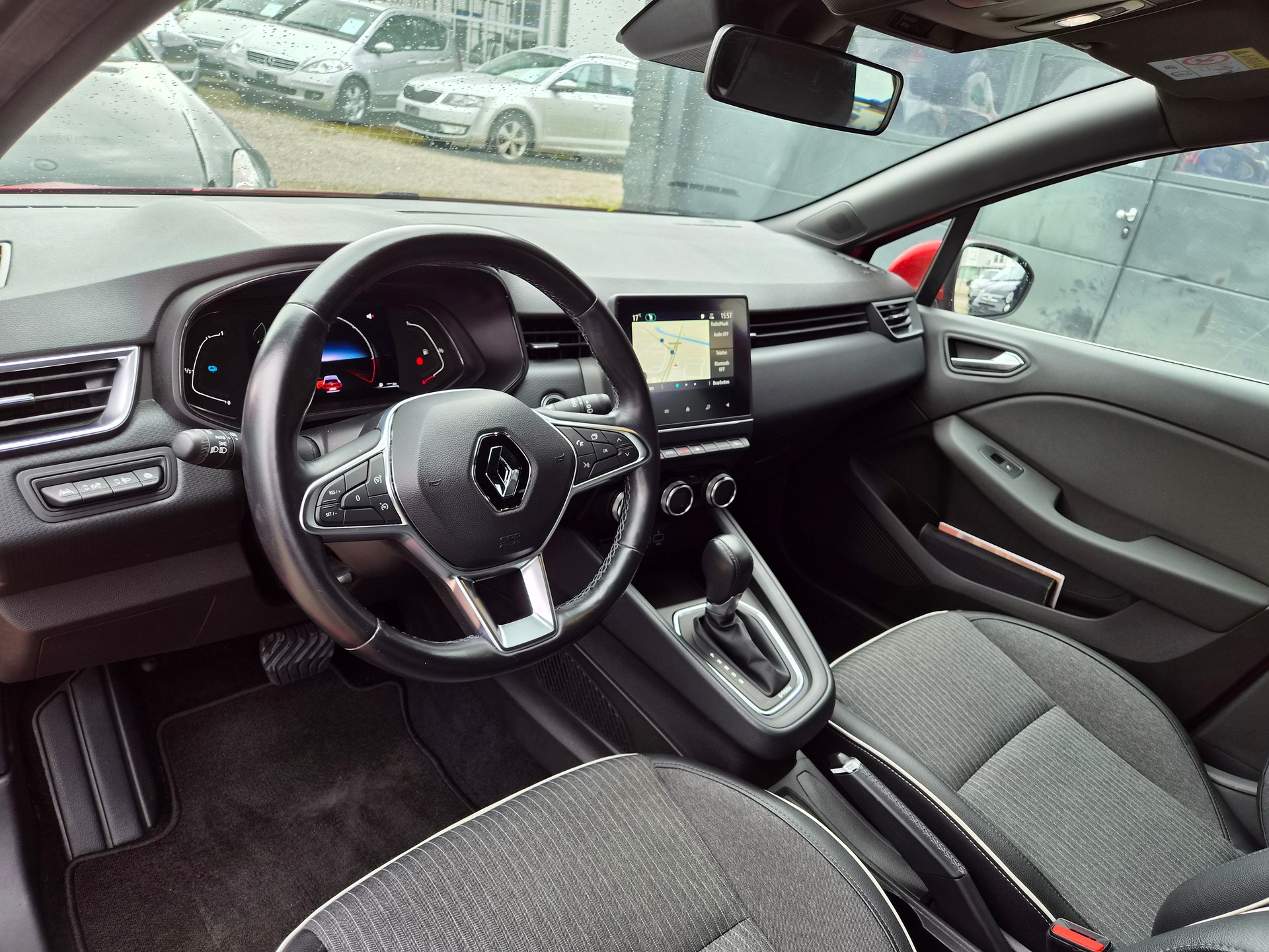 RENAULT Clio 1.6 E-Tech Intens-image-12