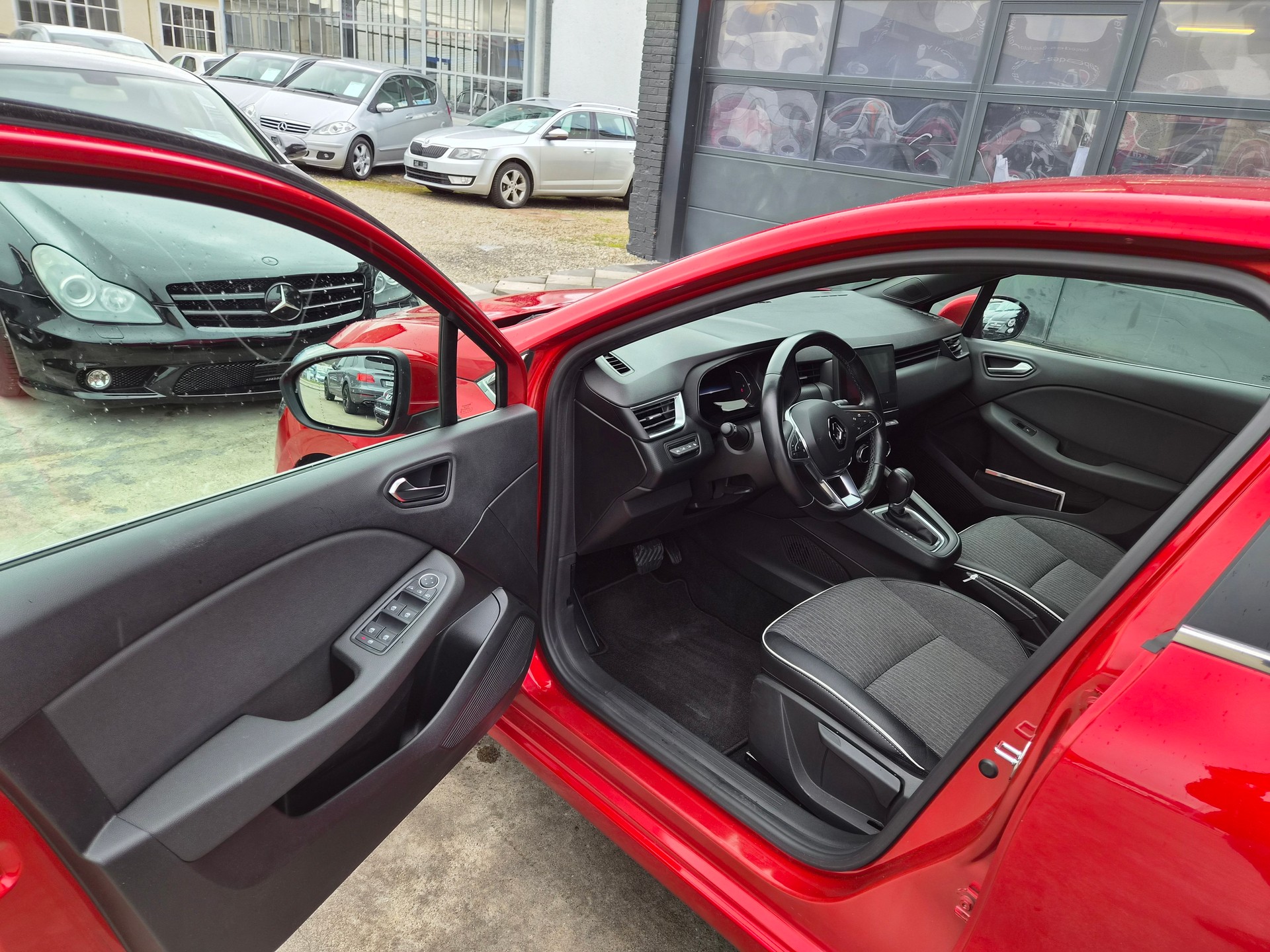RENAULT Clio 1.6 E-Tech Intens-image-11