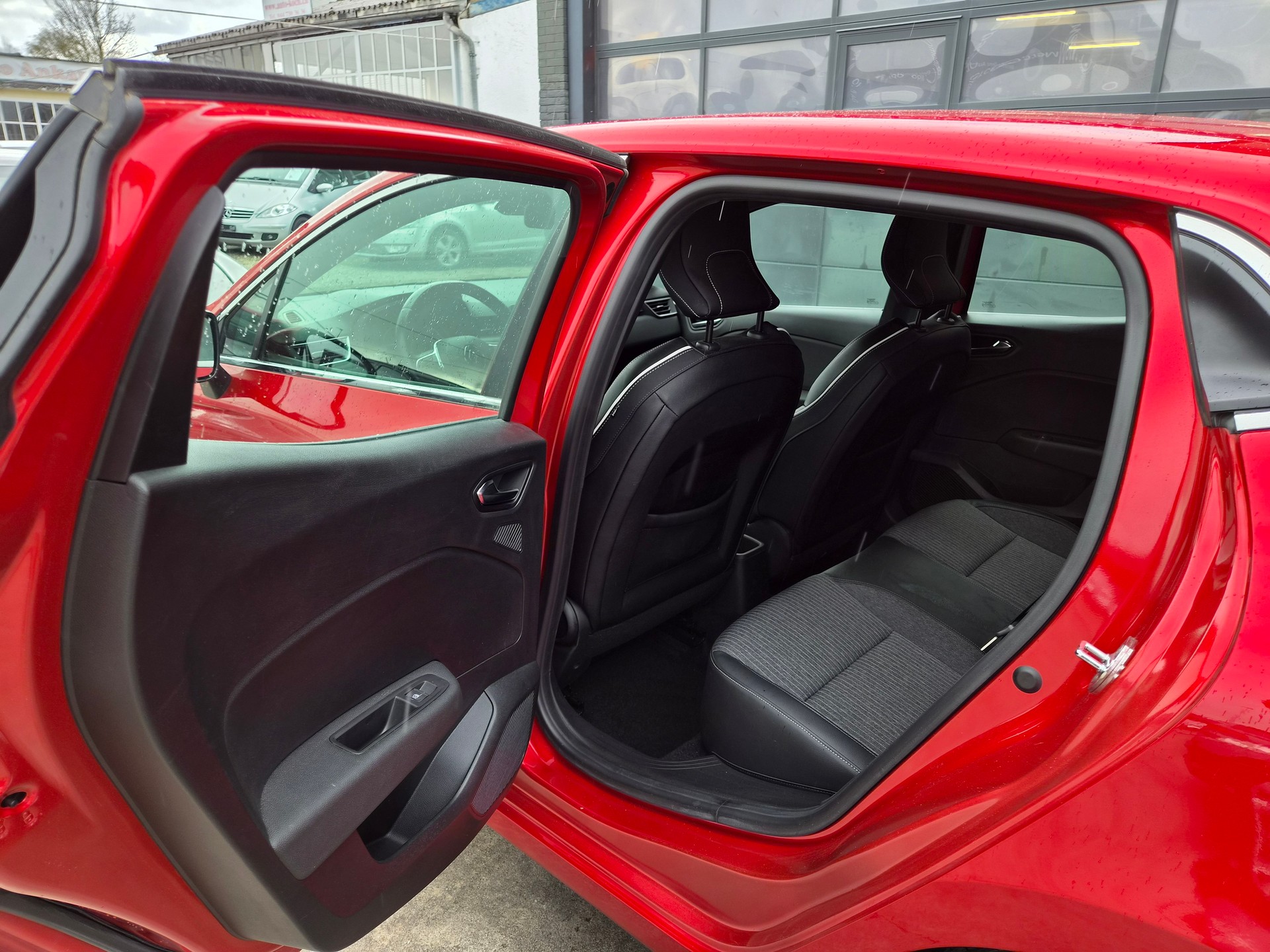 RENAULT Clio 1.6 E-Tech Intens-image-14