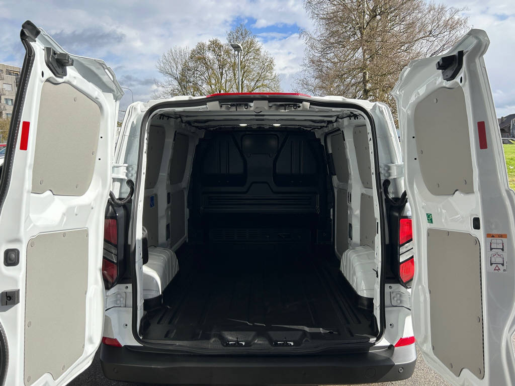 FORD Transit Custom Van 320 L1 2.5 Duratec 233 Trend PHEV-image-4