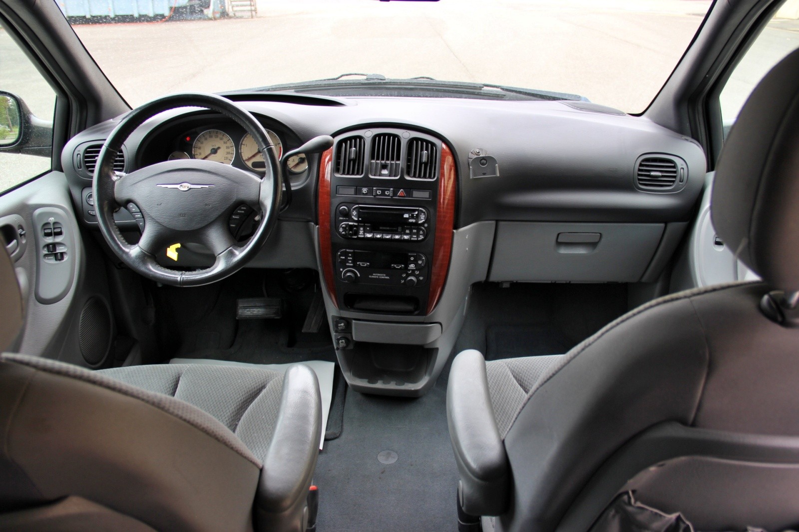 CHRYSLER Grand Voy. 2.8 CRD LX Automatic-image-9