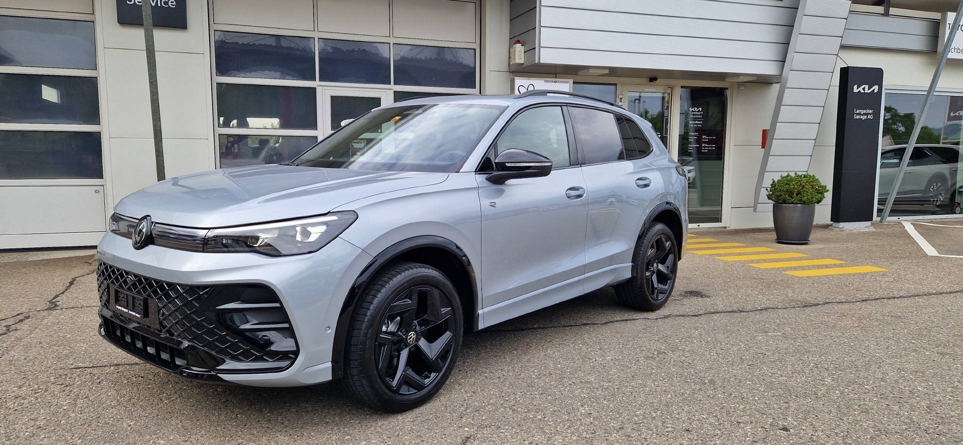 VW Tiguan 2.0 TDI SCR R-Line DSG 4motion-image-1