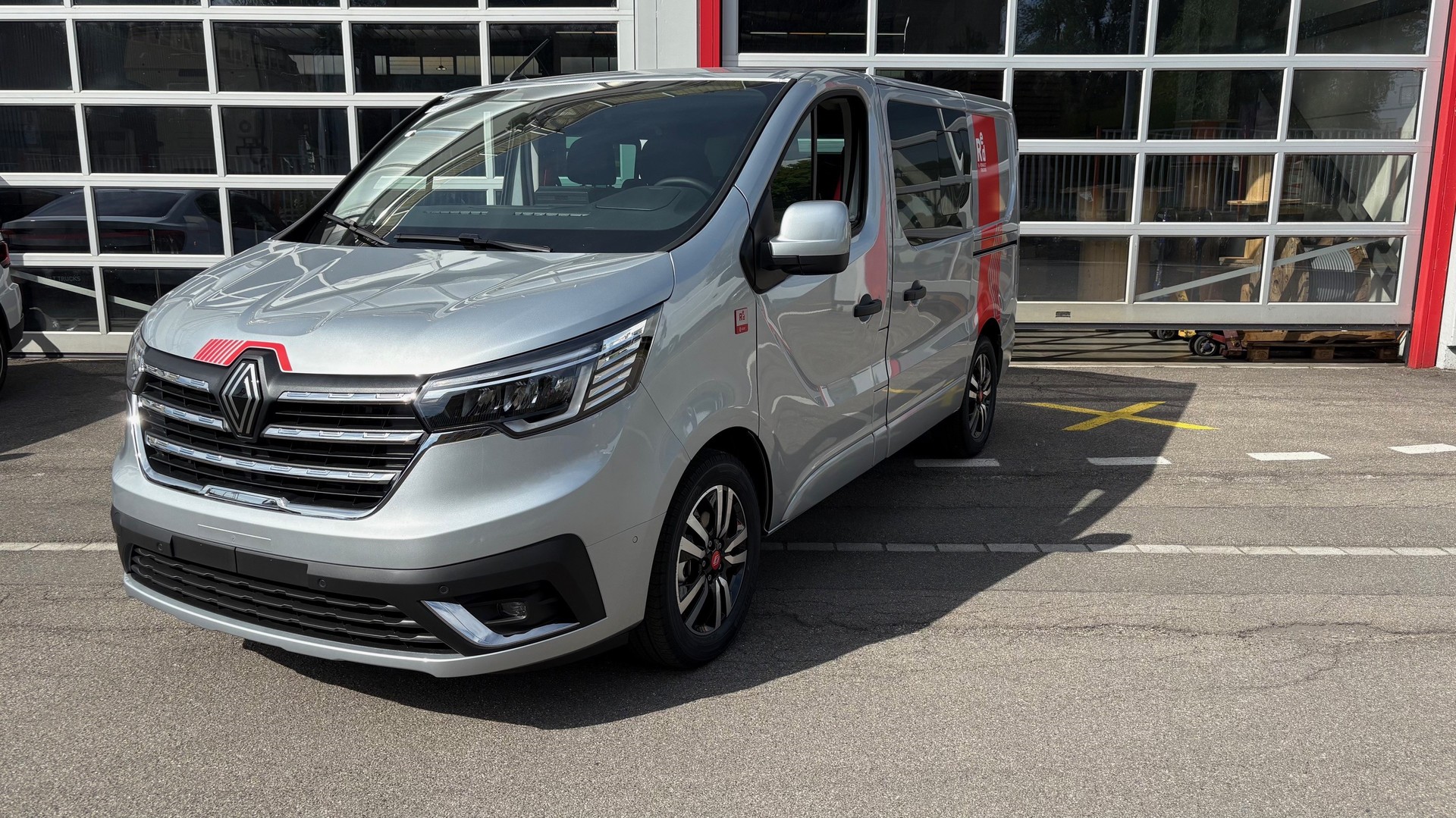 RENAULT E-Tech Trafic CrewVan 6 Plätze