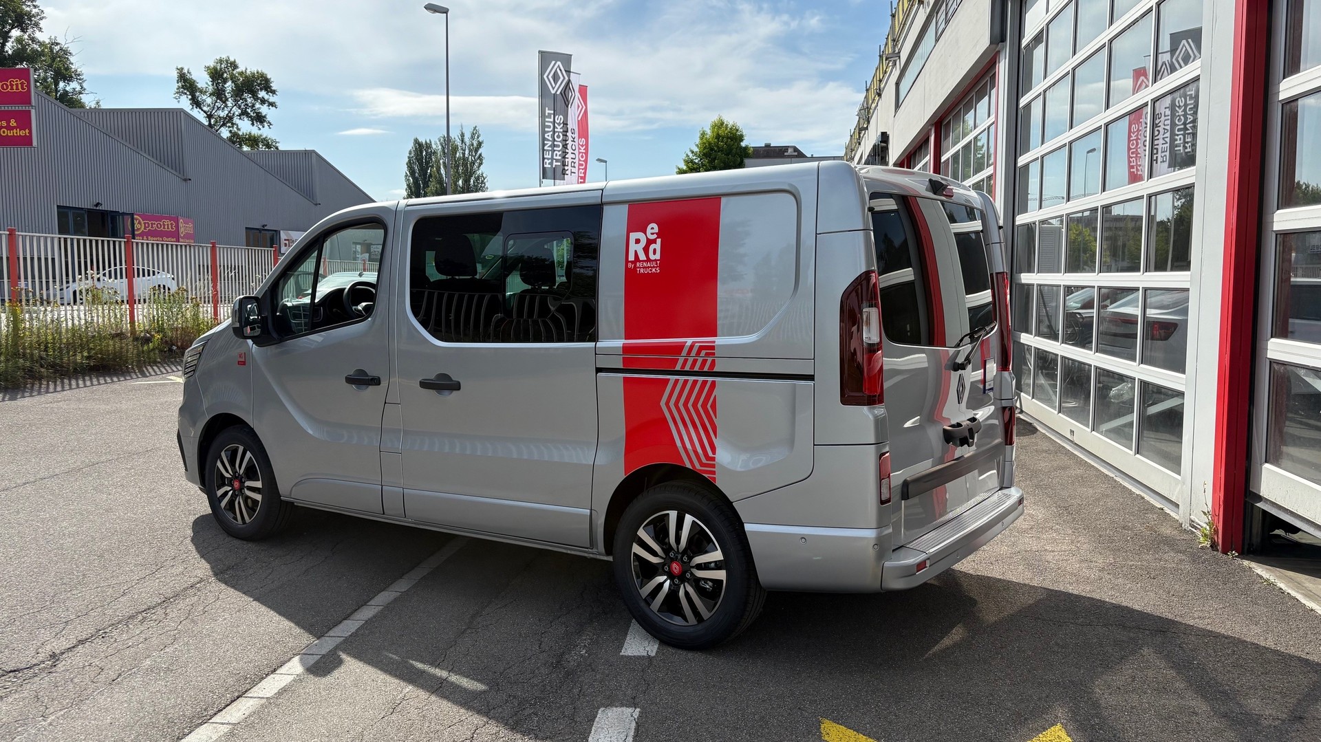 RENAULT E-Tech Trafic CrewVan 6 Plätze-showroom-element-1