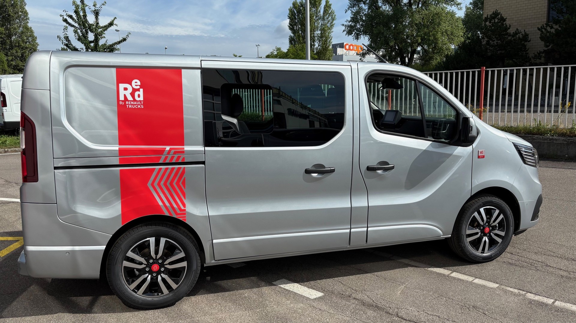 RENAULT E-Tech Trafic CrewVan 6 Plätze-showroom-element-2