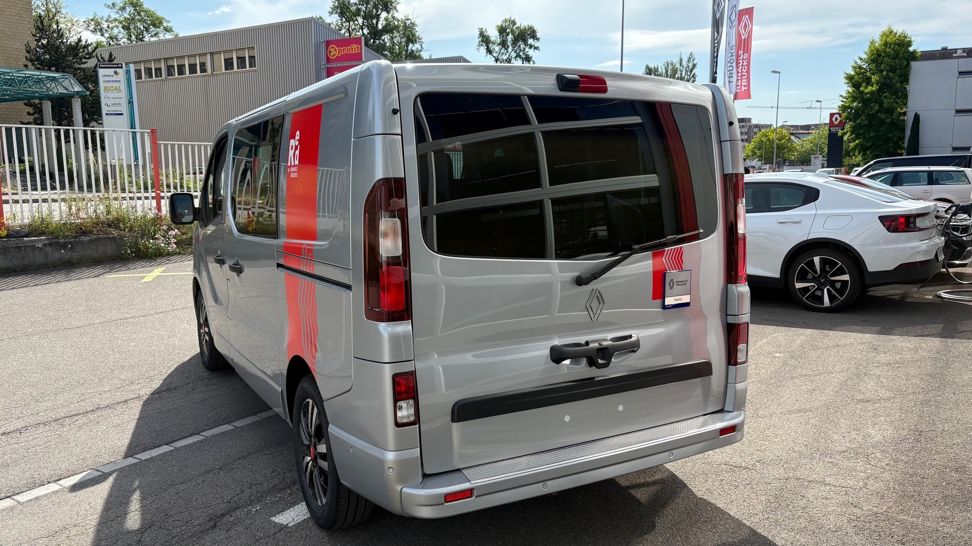 RENAULT E-Tech Trafic CrewVan 6 Plätze-showroom-element-3
