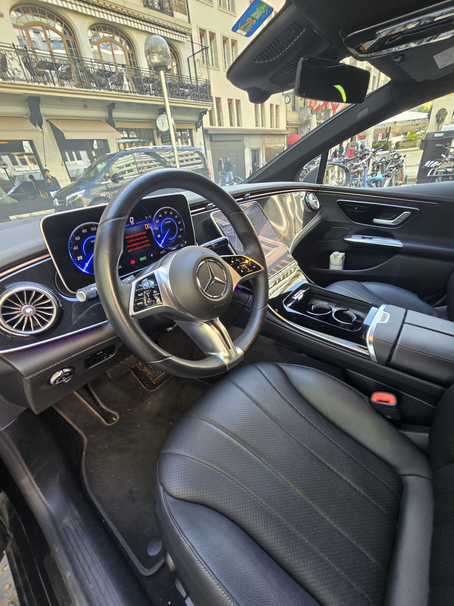 MERCEDES-BENZ EQE 300-image-3