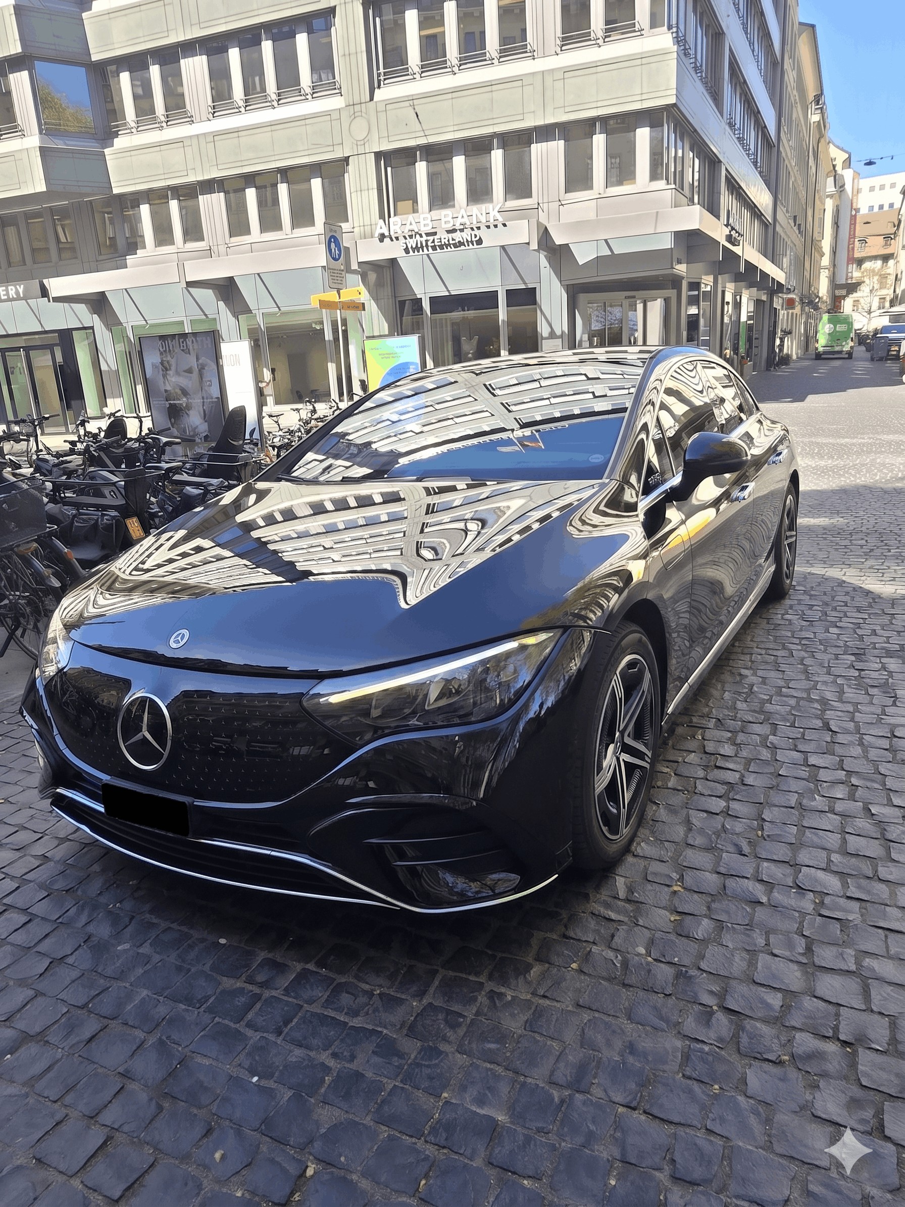 MERCEDES-BENZ EQE 300-image-1