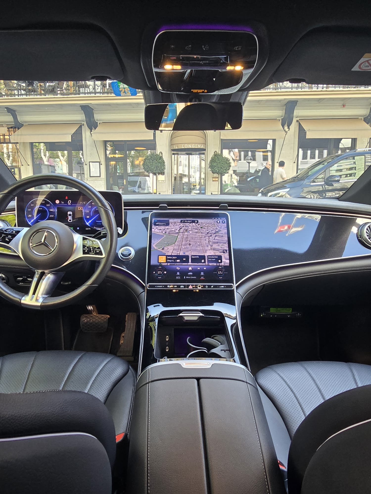 MERCEDES-BENZ EQE 300-image-4