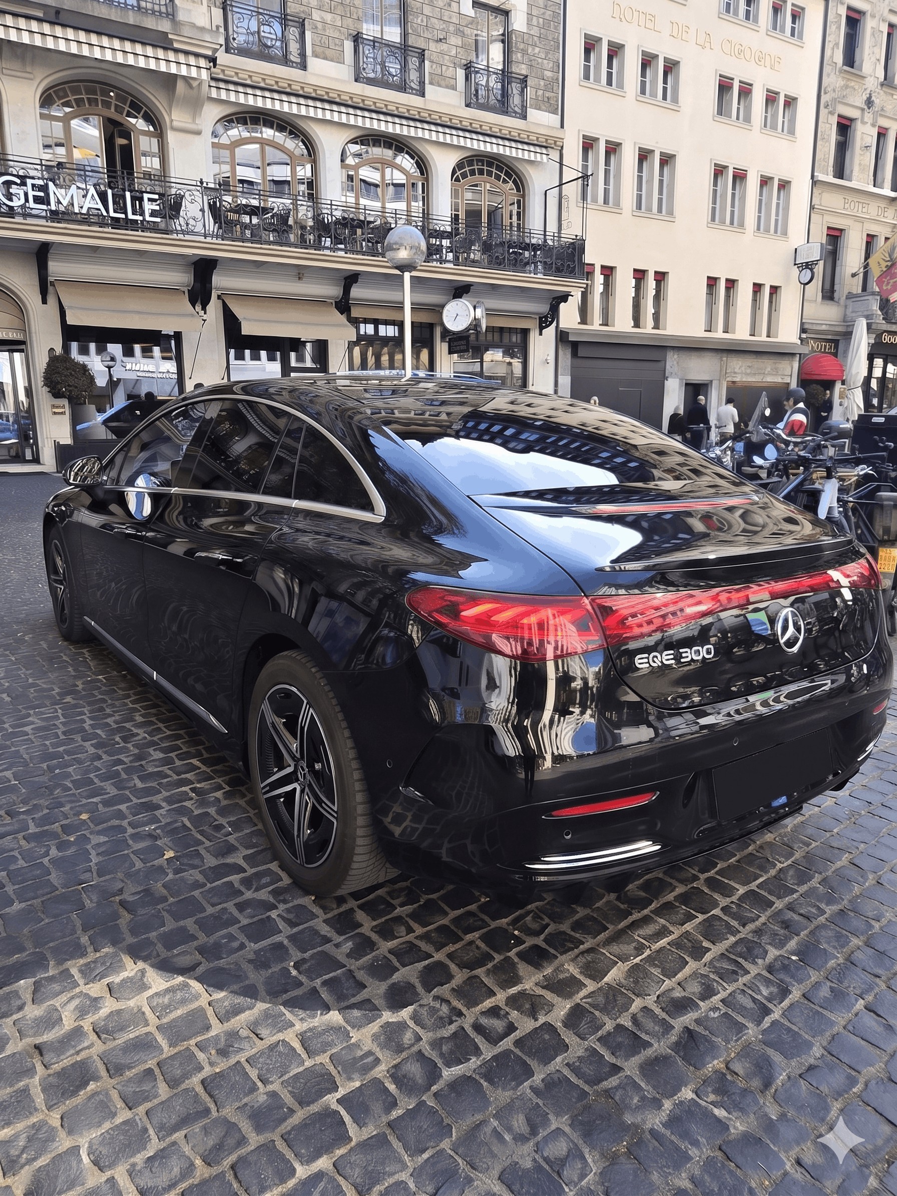 MERCEDES-BENZ EQE 300-image-0