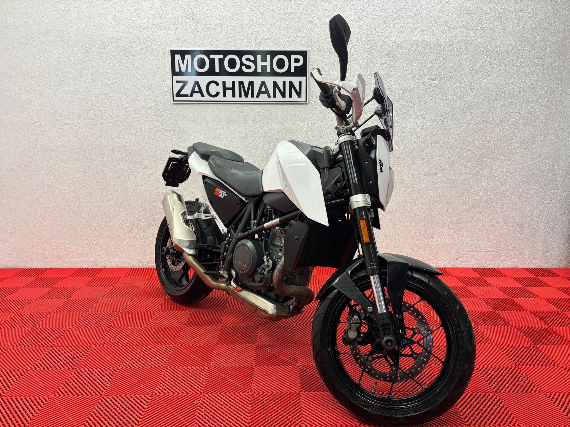 KTM 690 Duke ABS (35kW)-showroom-element-1
