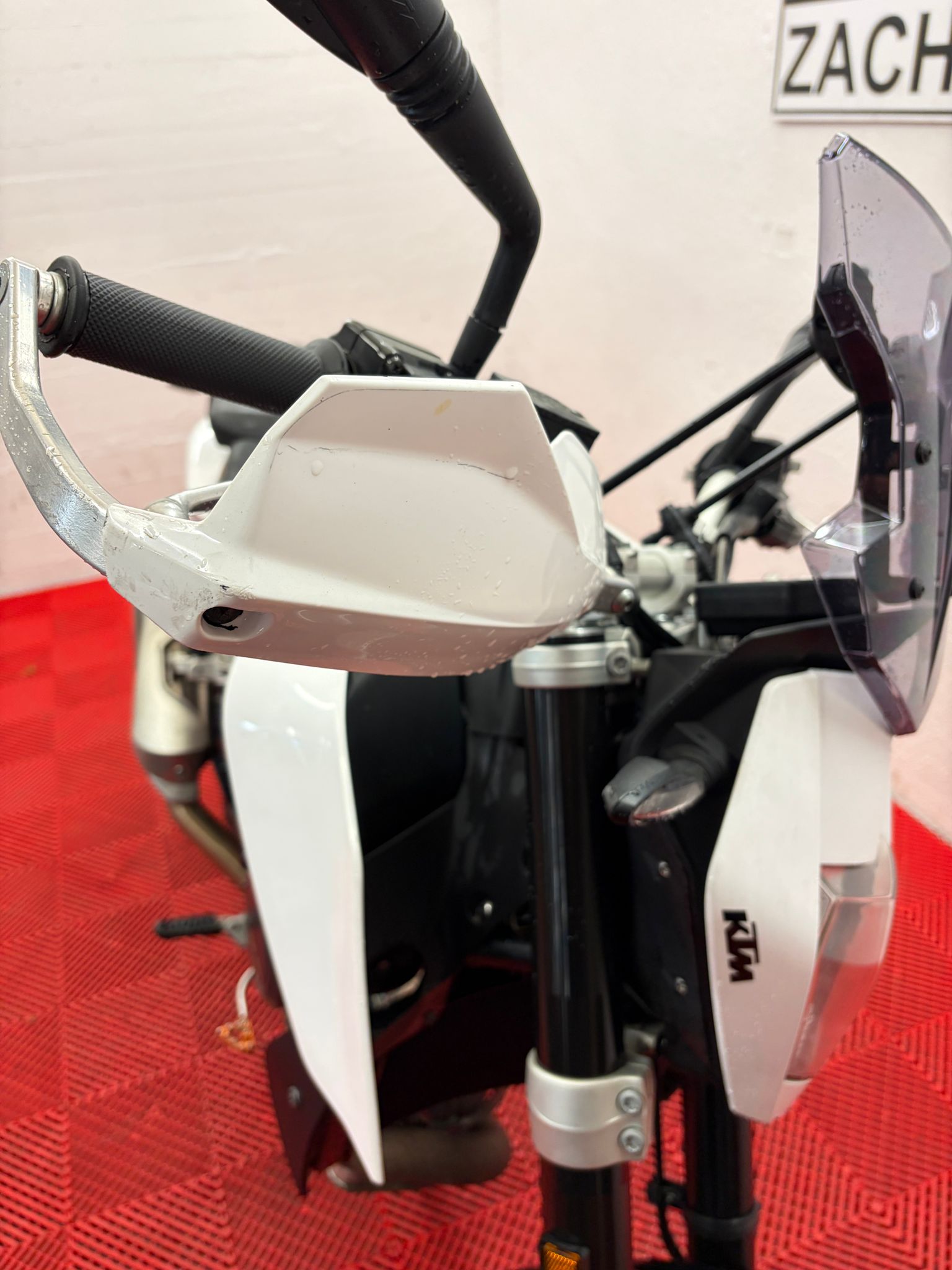 KTM 690 Duke ABS (35kW)-image-9