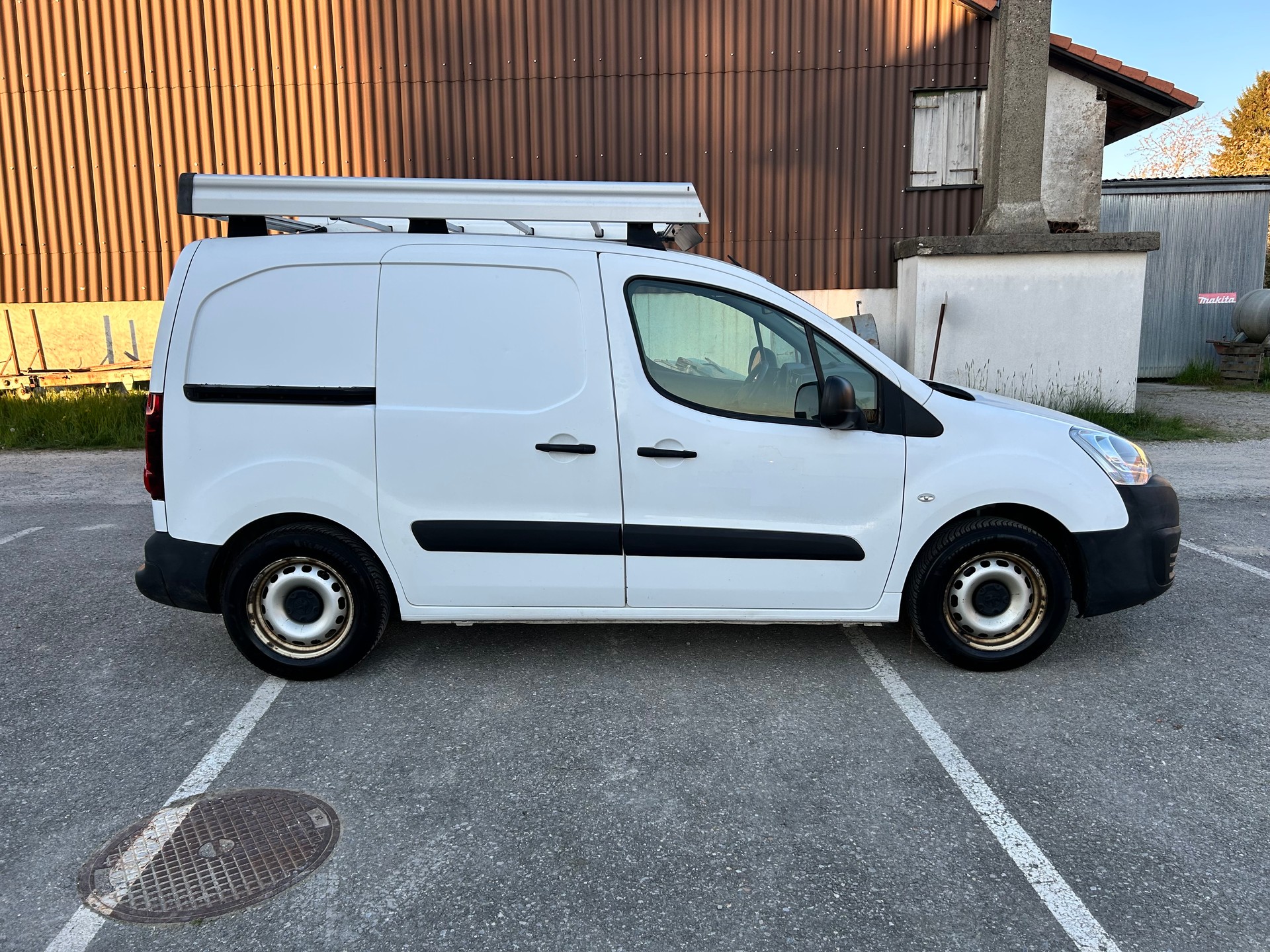 PEUGEOT Partner 1.6 VTi Allure-image-3