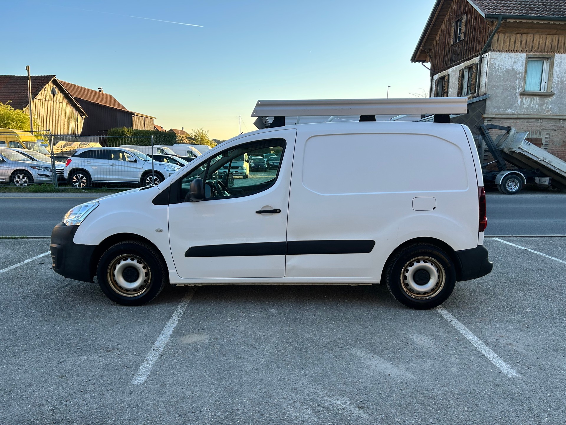PEUGEOT Partner 1.6 VTi Allure-image-2