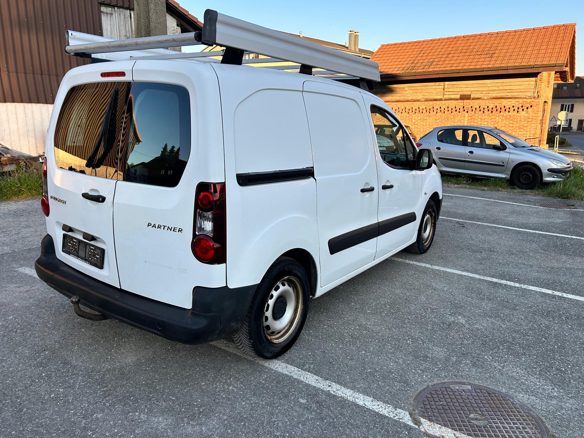 PEUGEOT Partner 1.6 VTi Allure-image-4