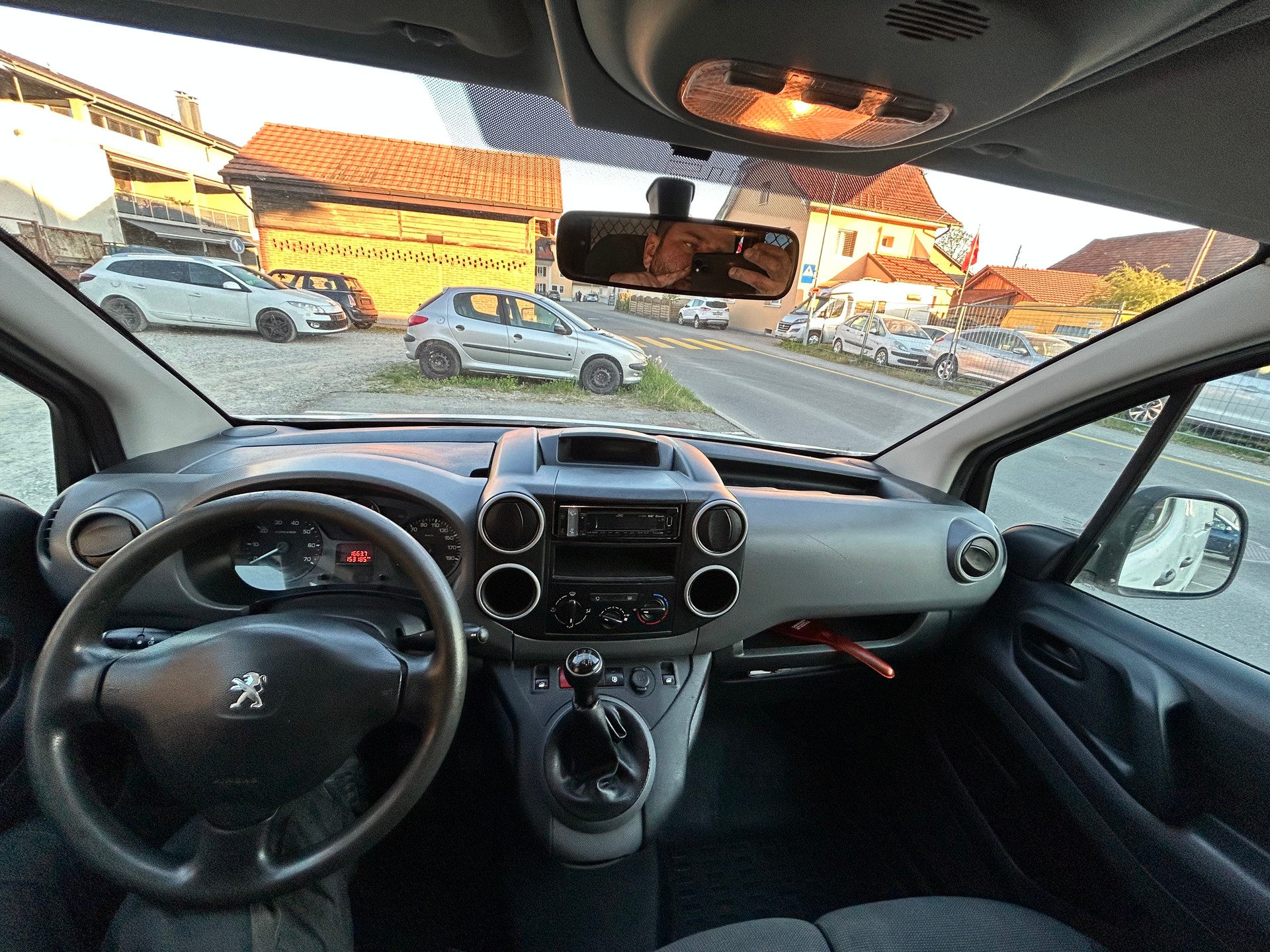 PEUGEOT Partner 1.6 VTi Allure-image-8