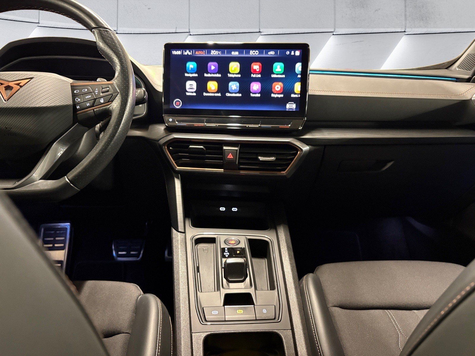 CUPRA Formentor 1.4 e-HYBRID pHEV VZ DSG / Attelage démontable / Caméra-image-12