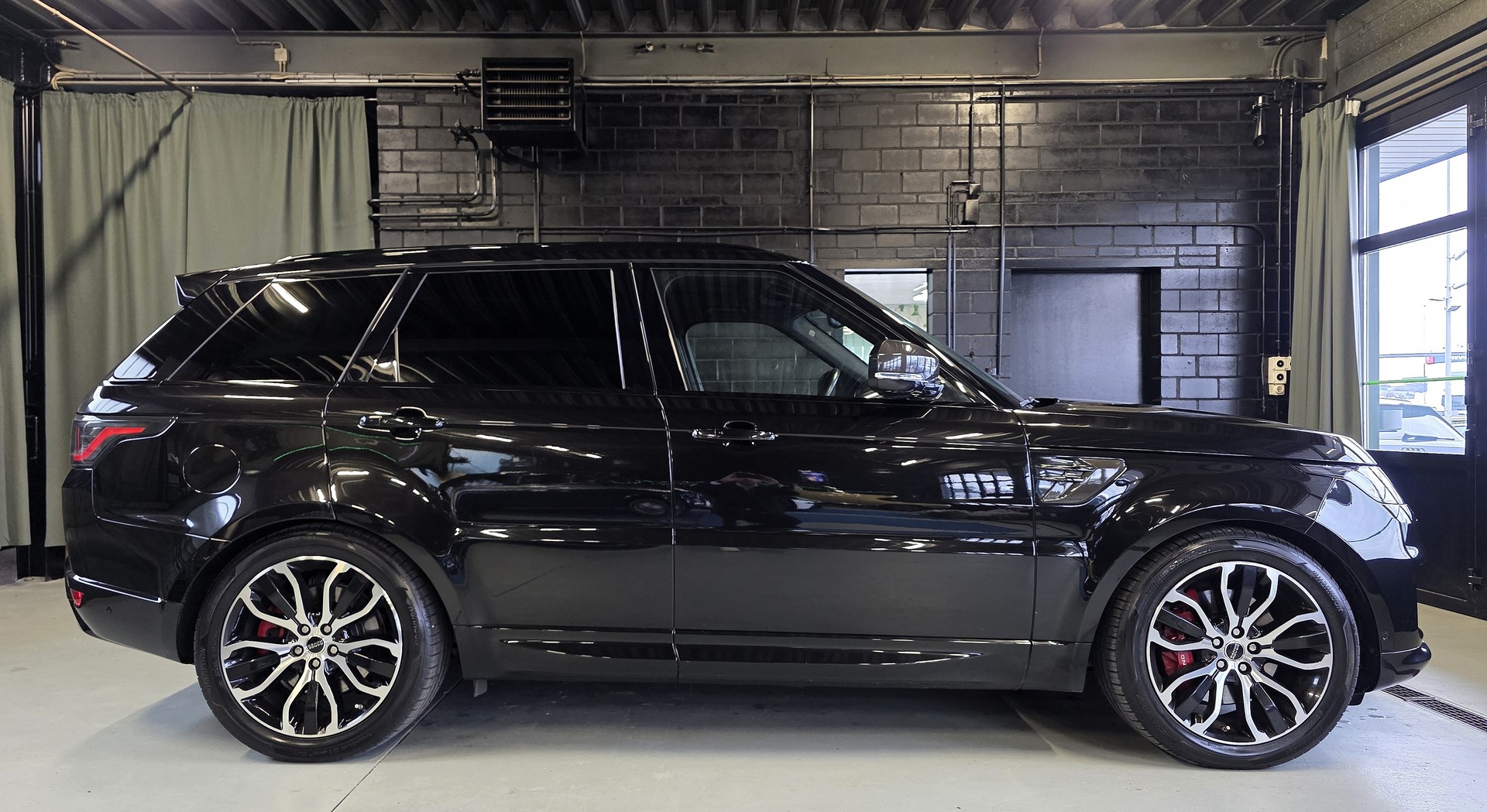 LAND ROVER Range Rover Sport 4.4 SDV8 Autobiography Dynamic-image-1