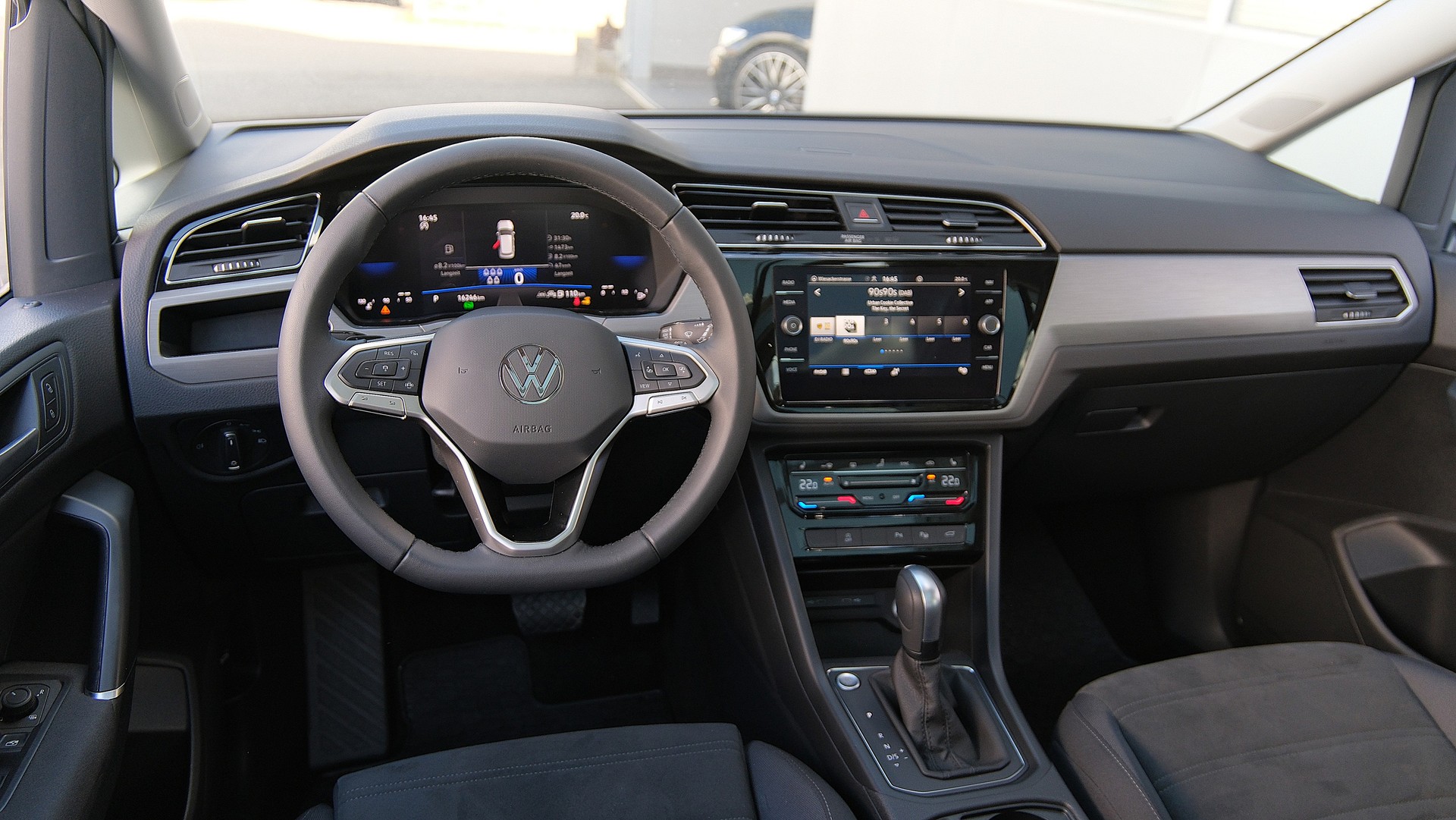 VW Touran 1.5 TSI EVO Comfortline United R Line DSG-image-5