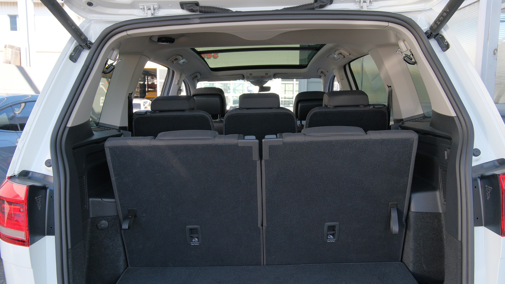 VW Touran 1.5 TSI EVO Comfortline United R Line DSG-image-22
