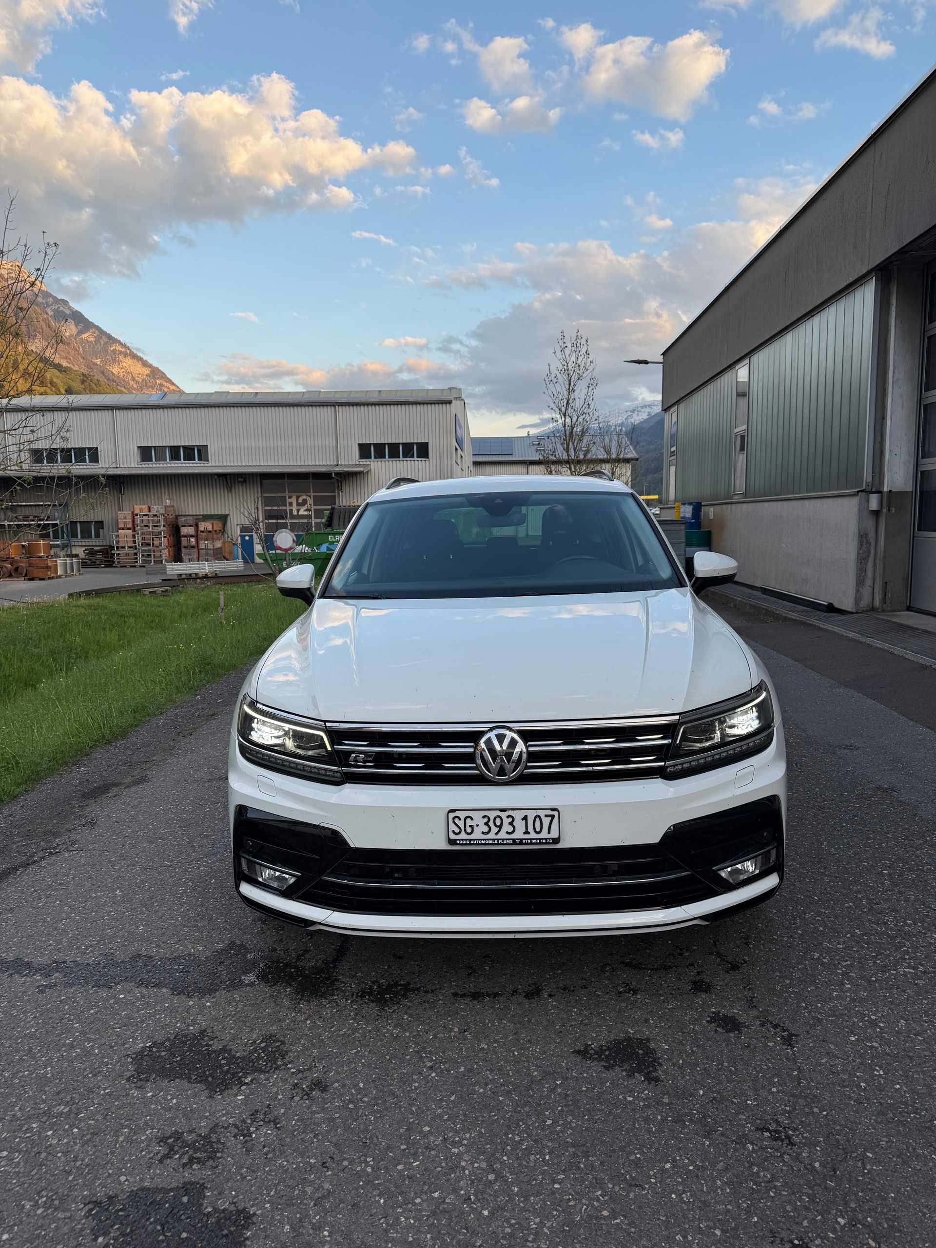 VW Tiguan 2.0 TDI R-Line Trendline 4Motion DSG-showroom-element-3