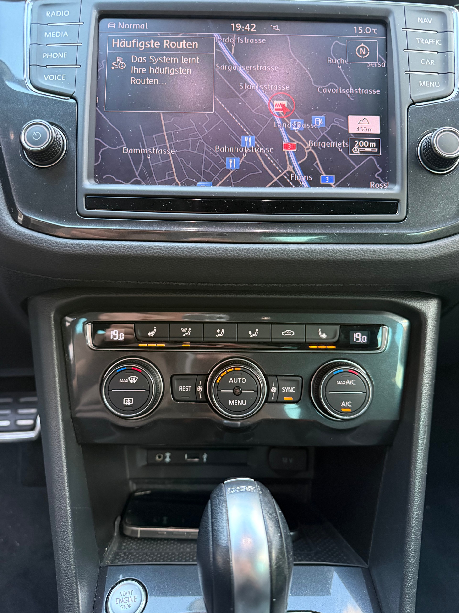 VW Tiguan 2.0 TDI R-Line Trendline 4Motion DSG-image-17