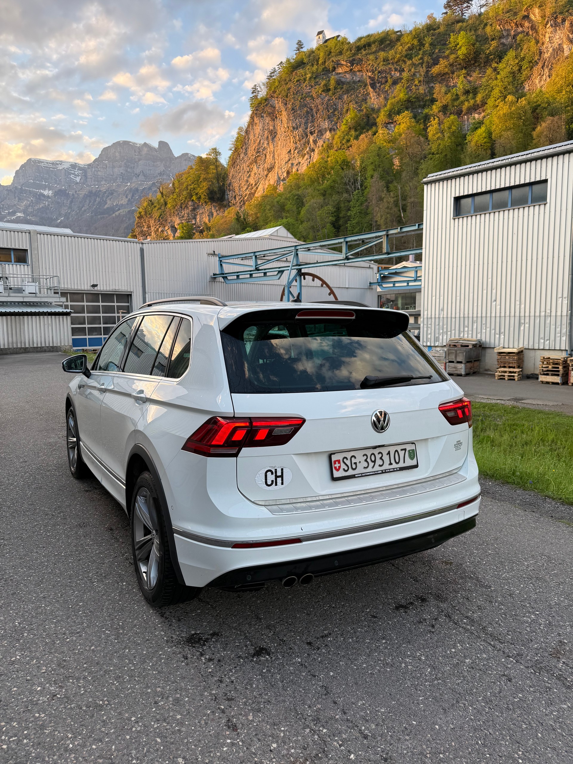 VW Tiguan 2.0 TDI R-Line Trendline 4Motion DSG-image-22
