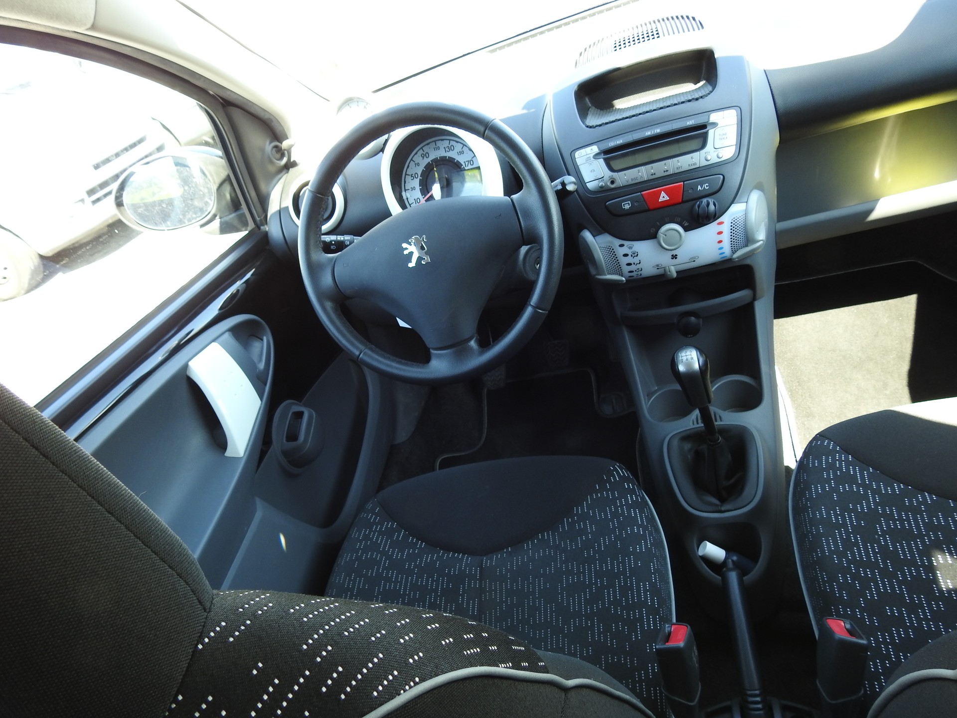 PEUGEOT 107 1.0 Trendy-image-16