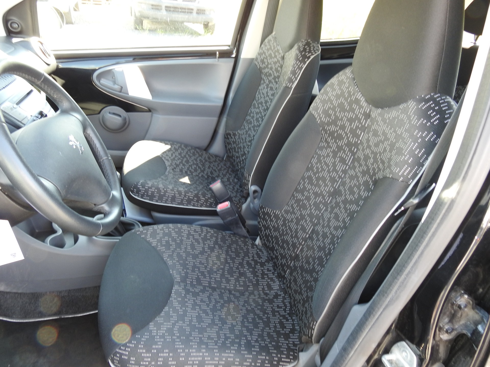 PEUGEOT 107 1.0 Trendy-image-24