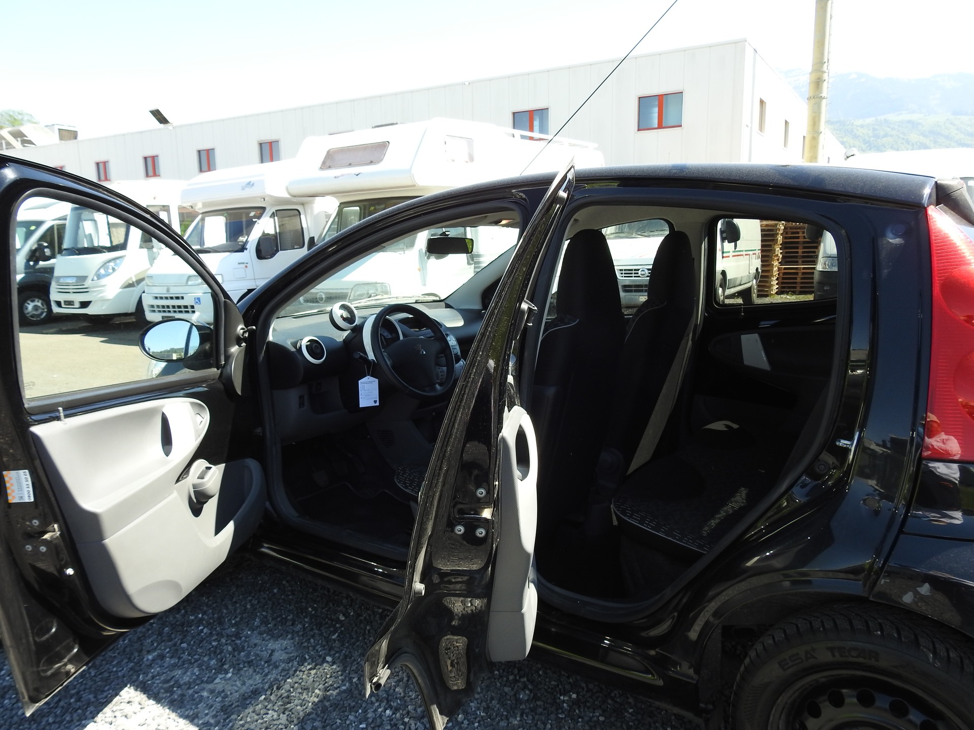 PEUGEOT 107 1.0 Trendy-image-11