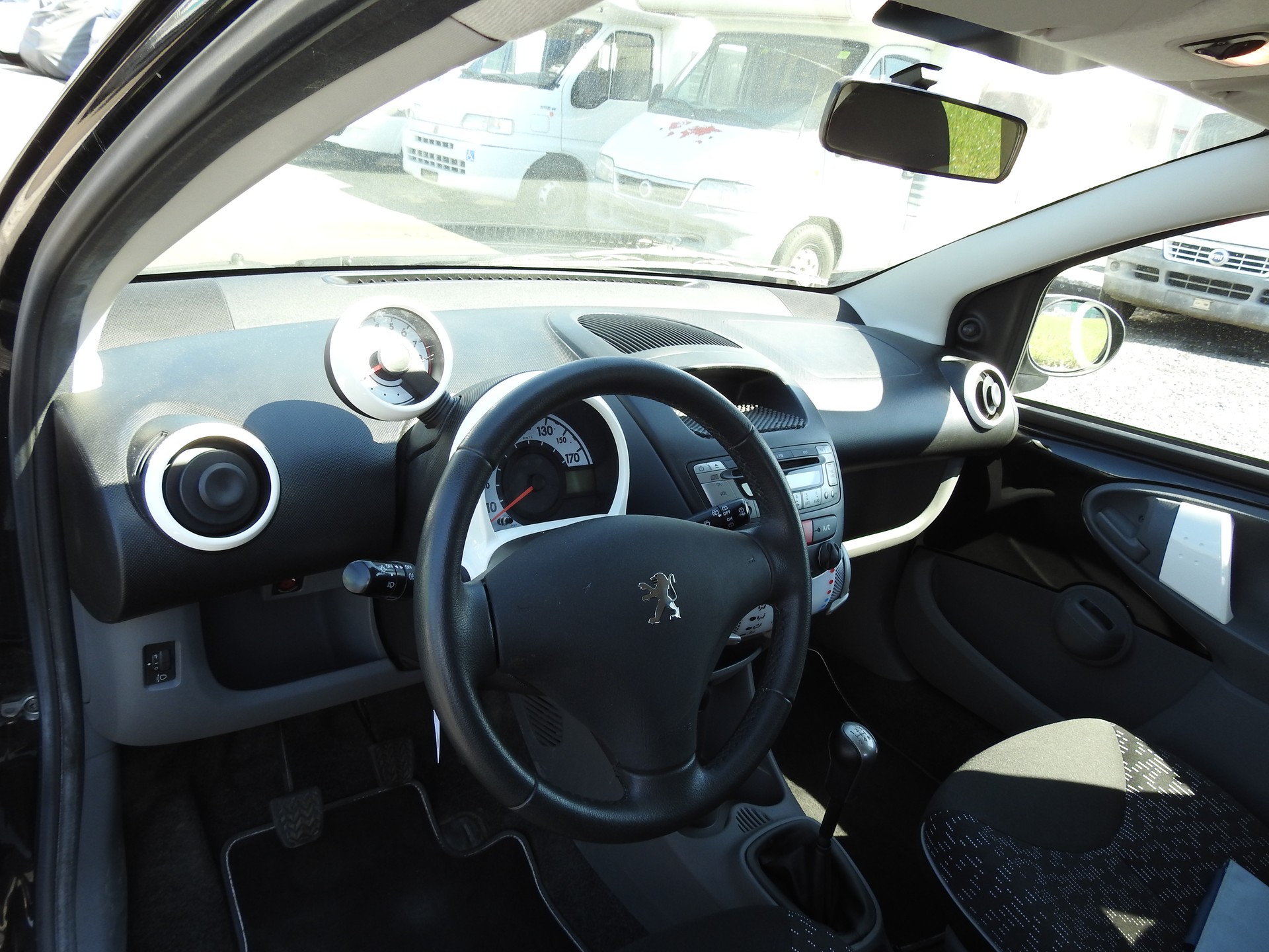 PEUGEOT 107 1.0 Trendy-image-17