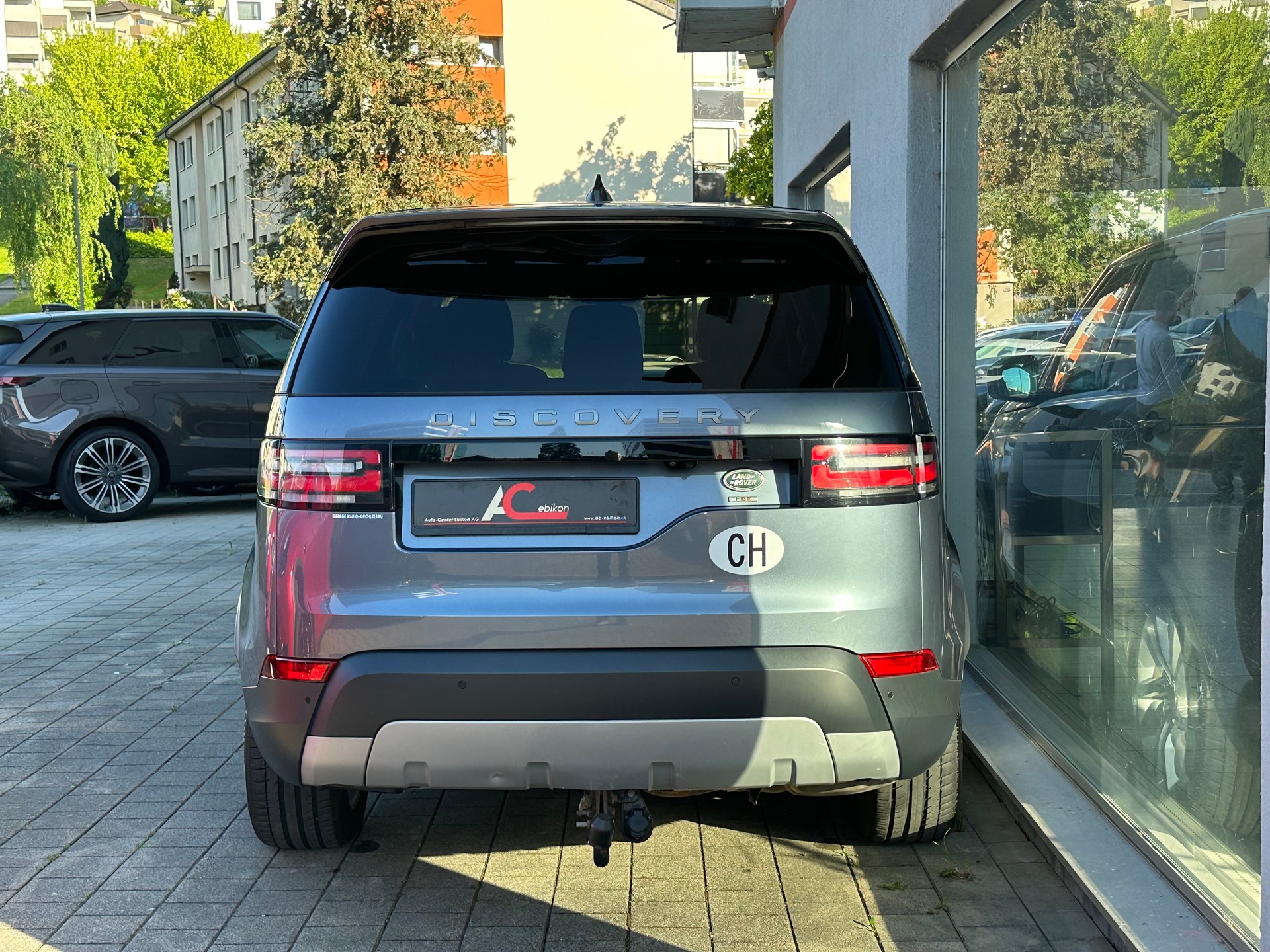 LAND ROVER Discovery 2.0 SD4 HSE Luxury Automatic-image-4