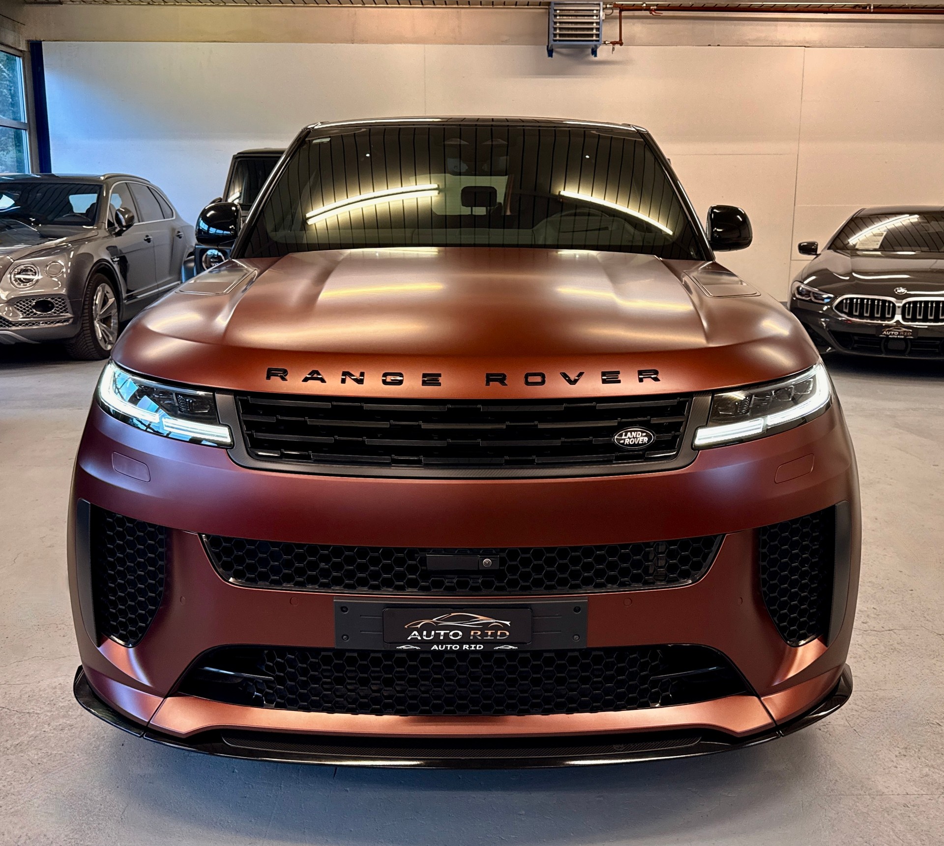 LAND ROVER Range Rover Sport P635 4.4 V8 SV Editon Two-showroom-element-1