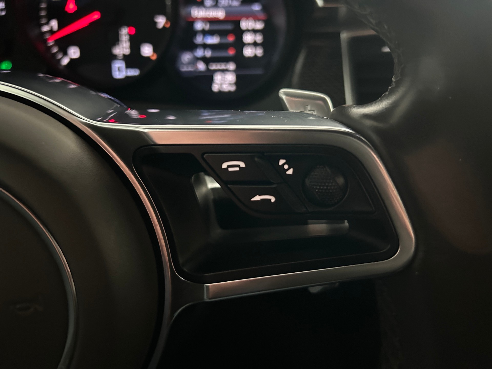 PORSCHE Macan Turbo PDK -Leder-DAB-Adaptive Sportsitze-Tempostat-Carbon Interieur-image-13