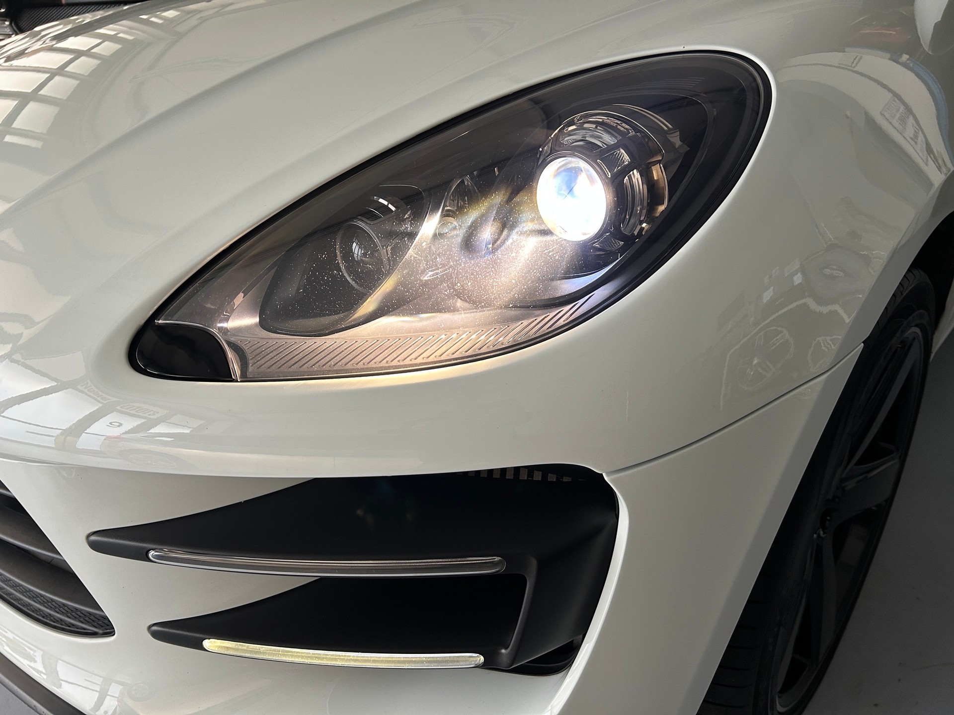 PORSCHE Macan Turbo PDK -Leder-DAB-Adaptive Sportsitze-Tempostat-Carbon Interieur-image-28