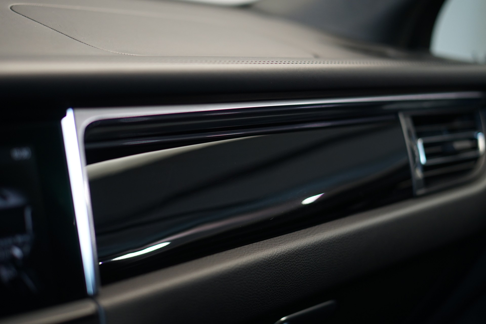 PORSCHE Macan S PDK-image-30