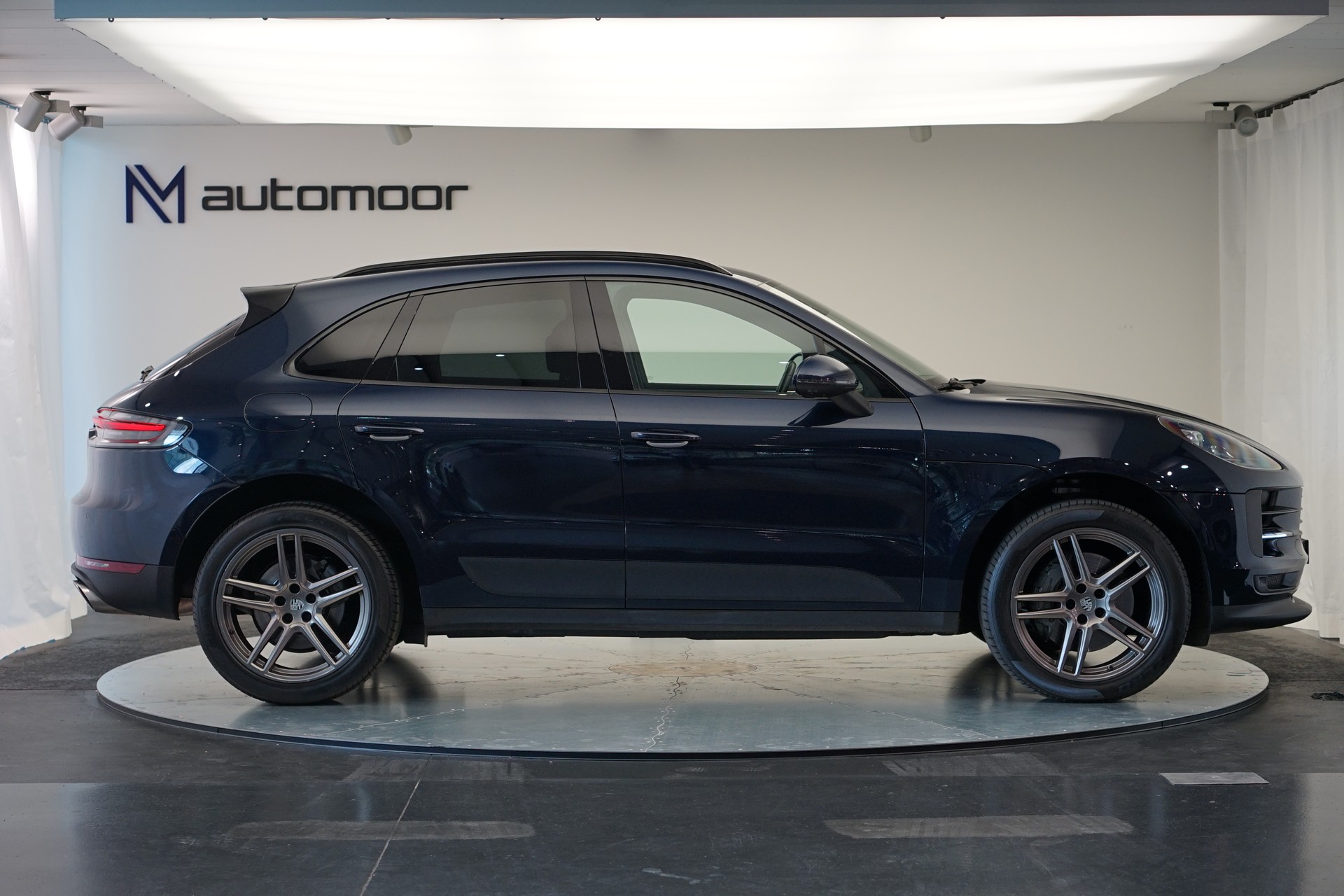 PORSCHE Macan S PDK-showroom-element-3