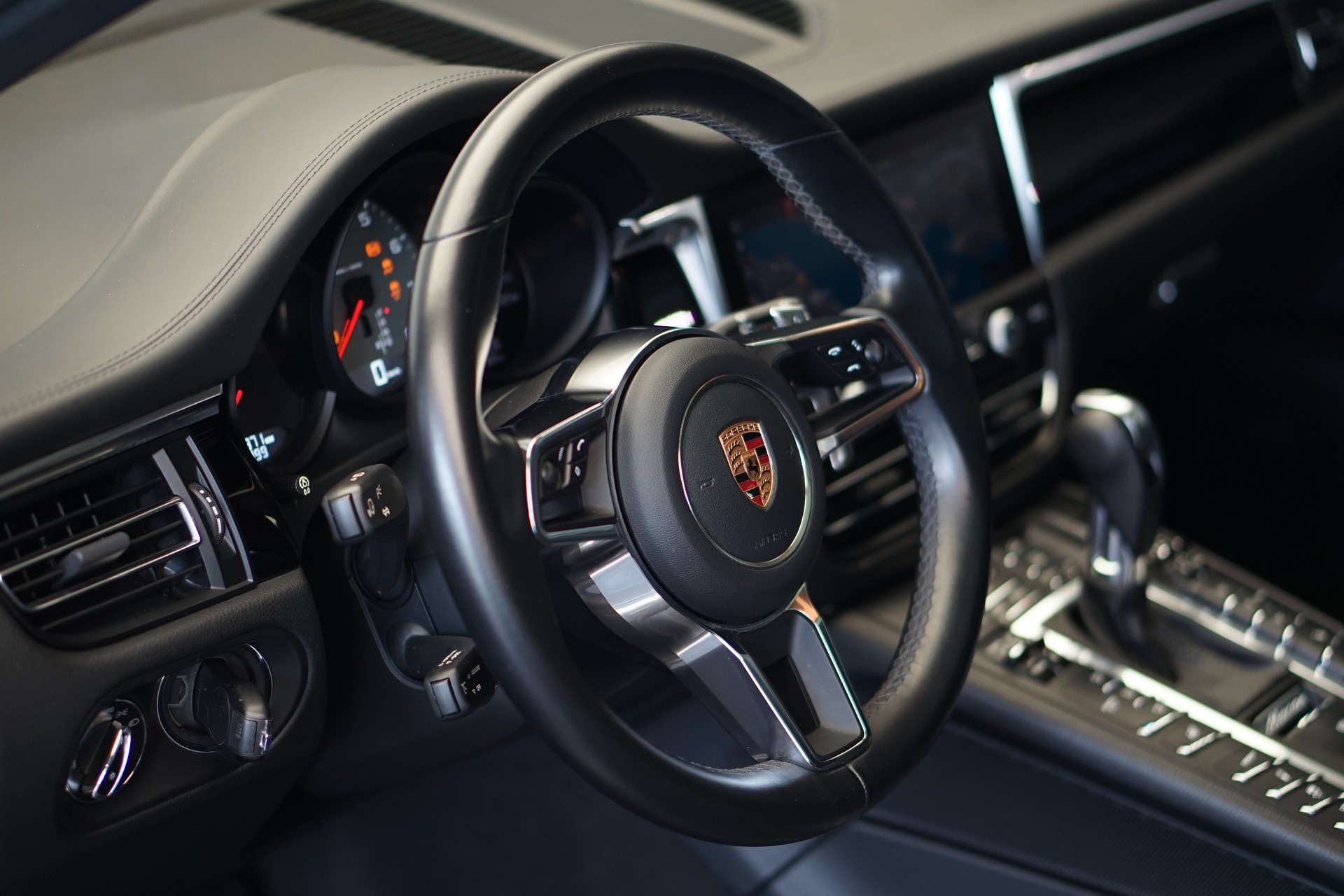 PORSCHE Macan S PDK-image-22