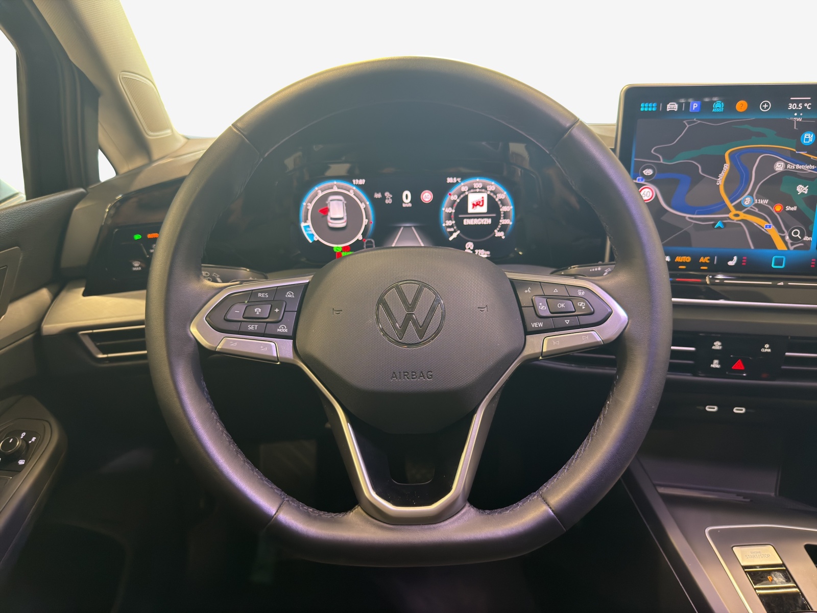 VW Golf 1.5 e TSI mHEV Life DSG-image-9