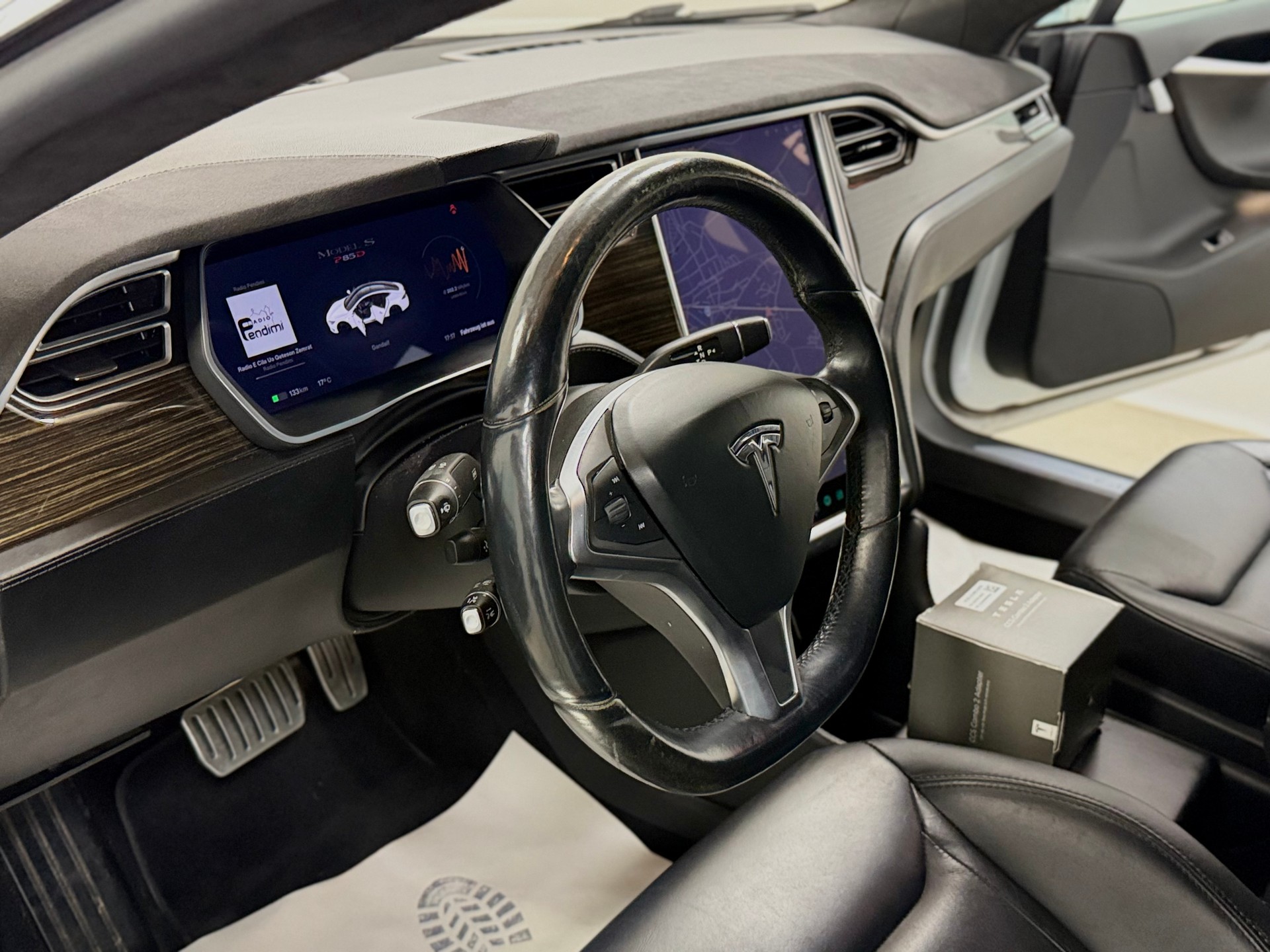 TESLA Model S 85 D Performance FREE SUPERCHARGER-image-7