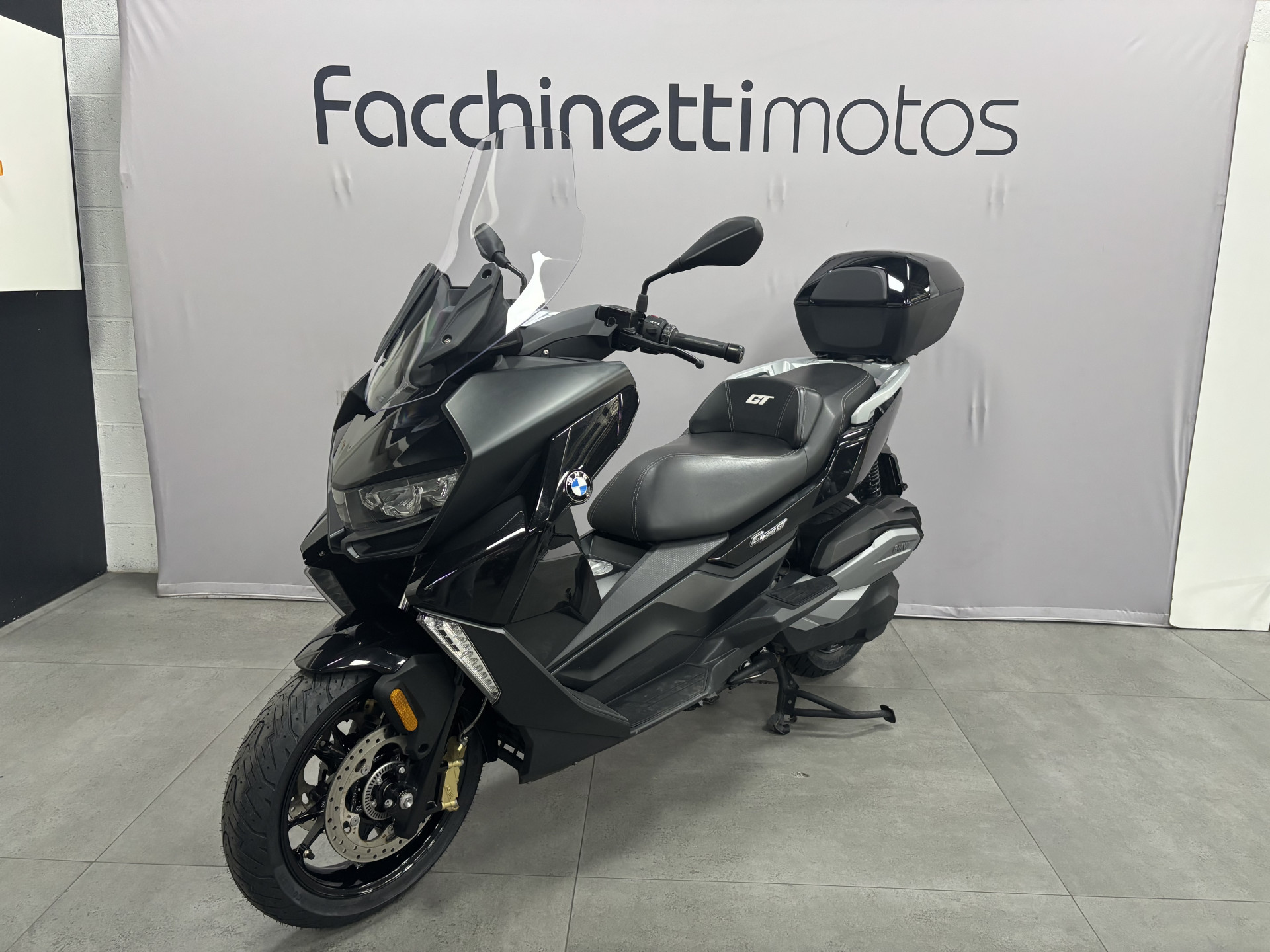 BMW C 400 GT Triple Black-showroom-element-2
