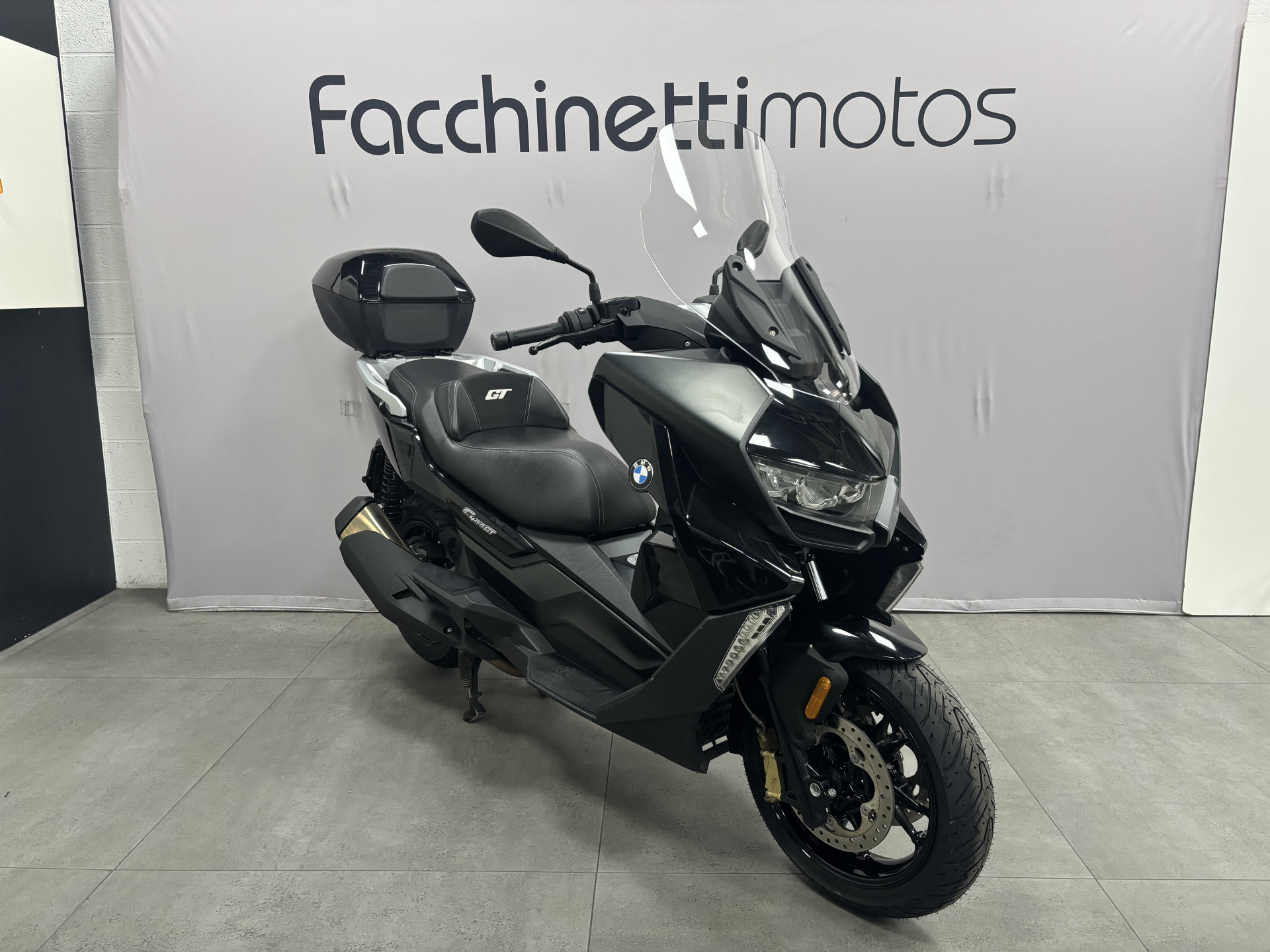 BMW C 400 GT Triple Black-showroom-element-1