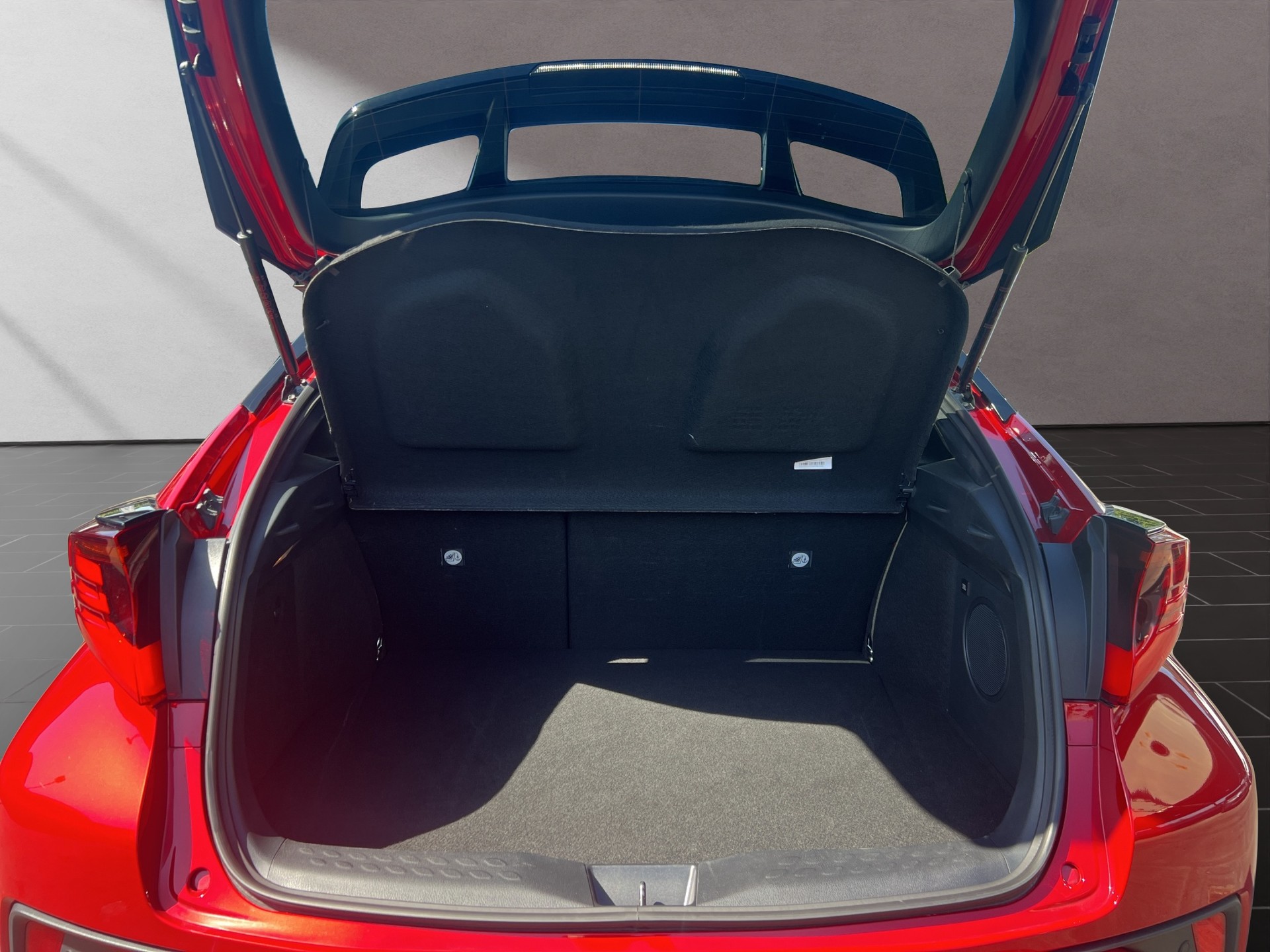 TOYOTA C-HR 2.0 VVTi HSD Move-image-10
